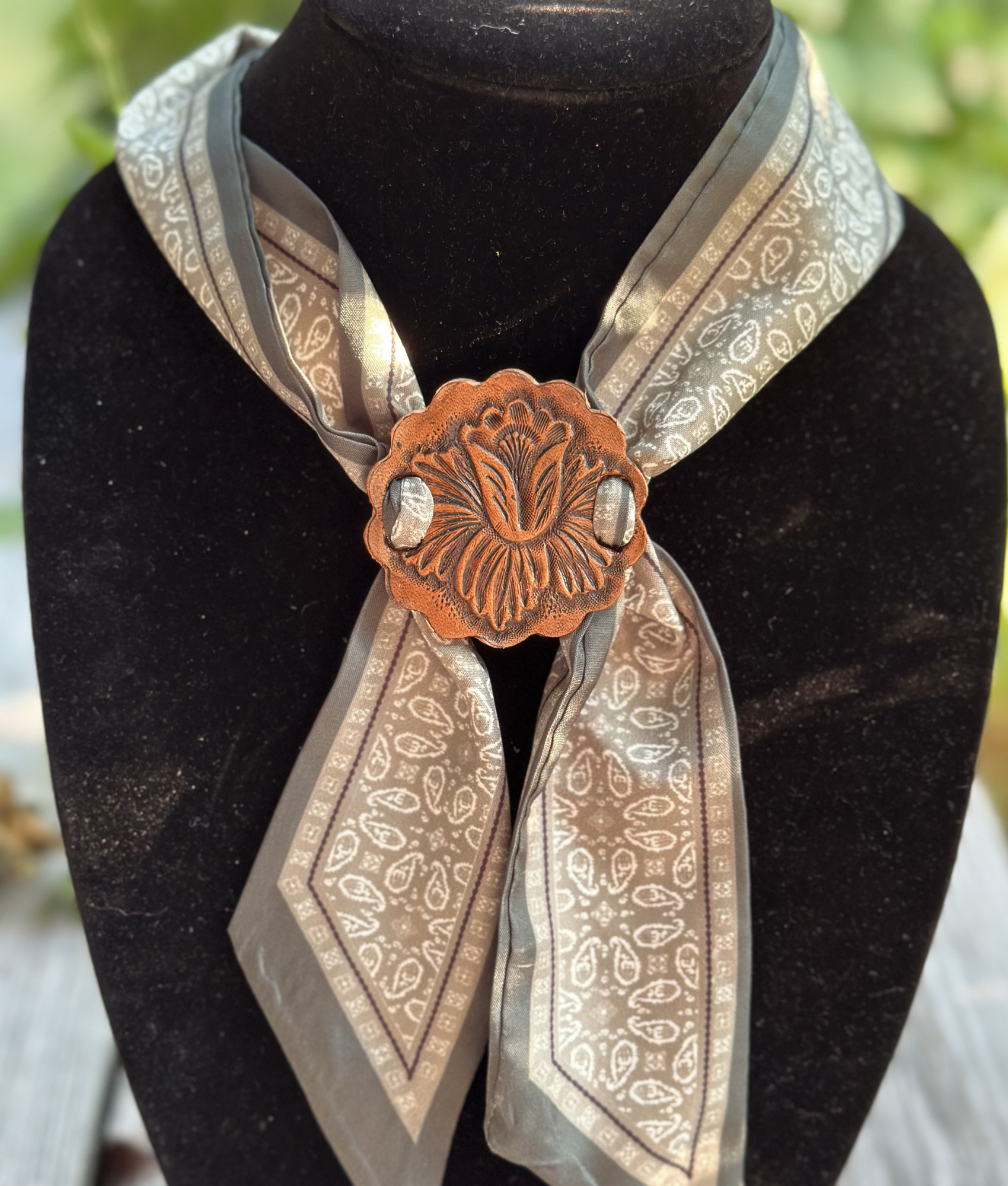 Daffodil In Bloom Scarf Slide.png