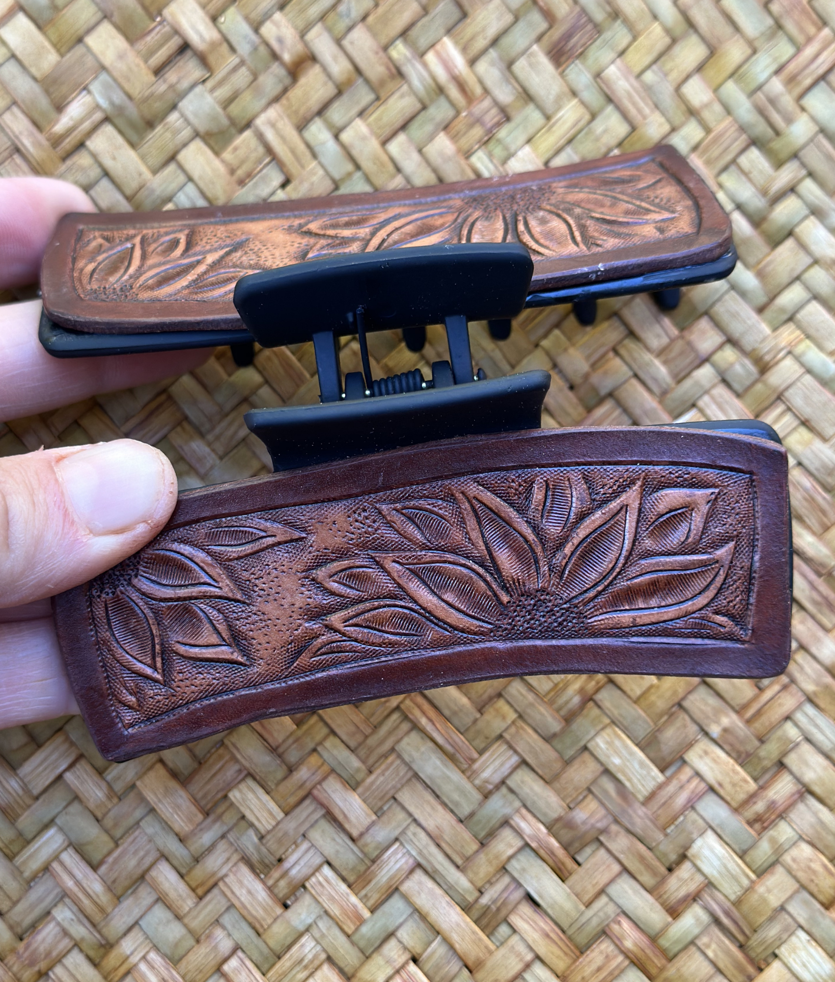 Sunflower Claw Clip (2).png
