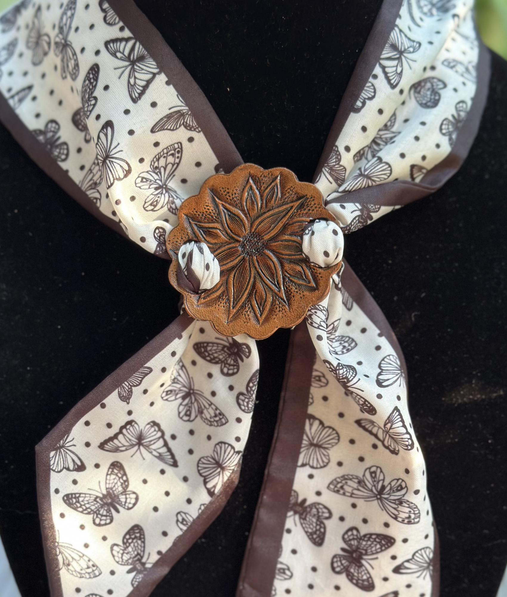 Shining Sunflower Scarf Slide (9).png