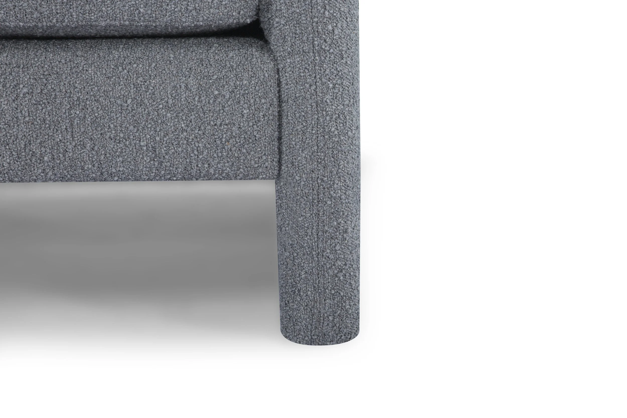 MD 1044_1-seater_Altro 067 warm grey_close up 1.jpg