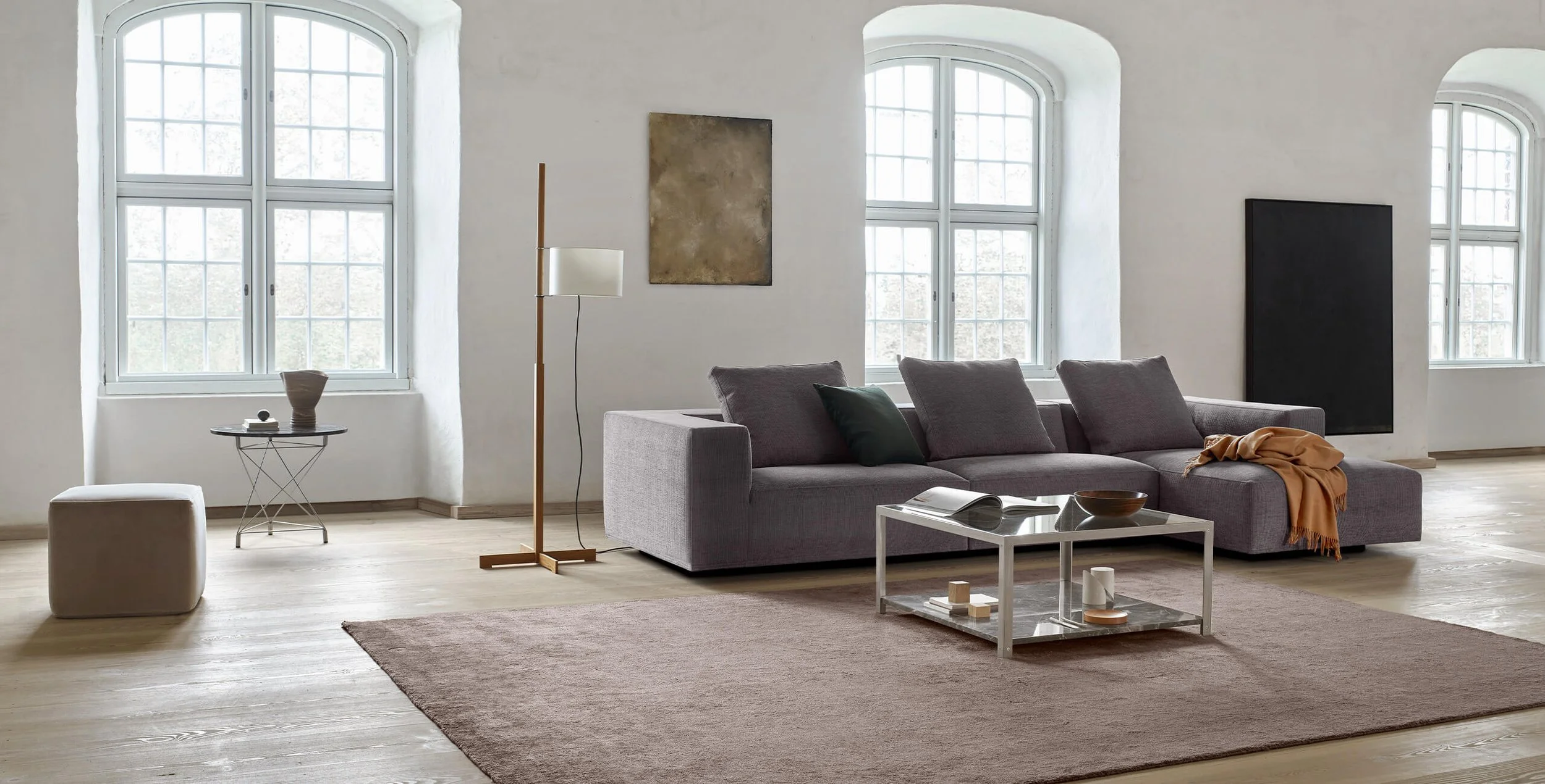 desktop_slider_baseline-sofa-with-chaise-longue-325x160-100-cm-pond-06-envir-with-bun-footstool-stick-carpet-spide.jpg