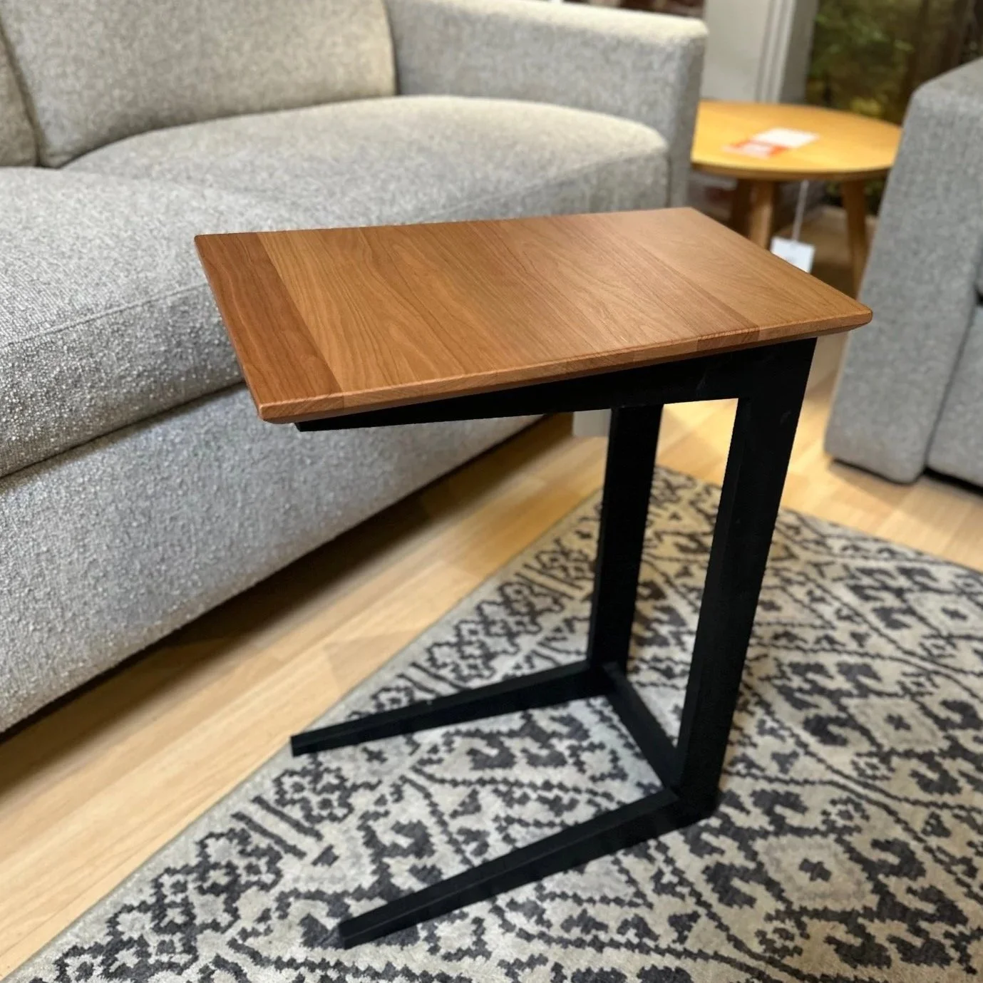 Grant Accent Table
