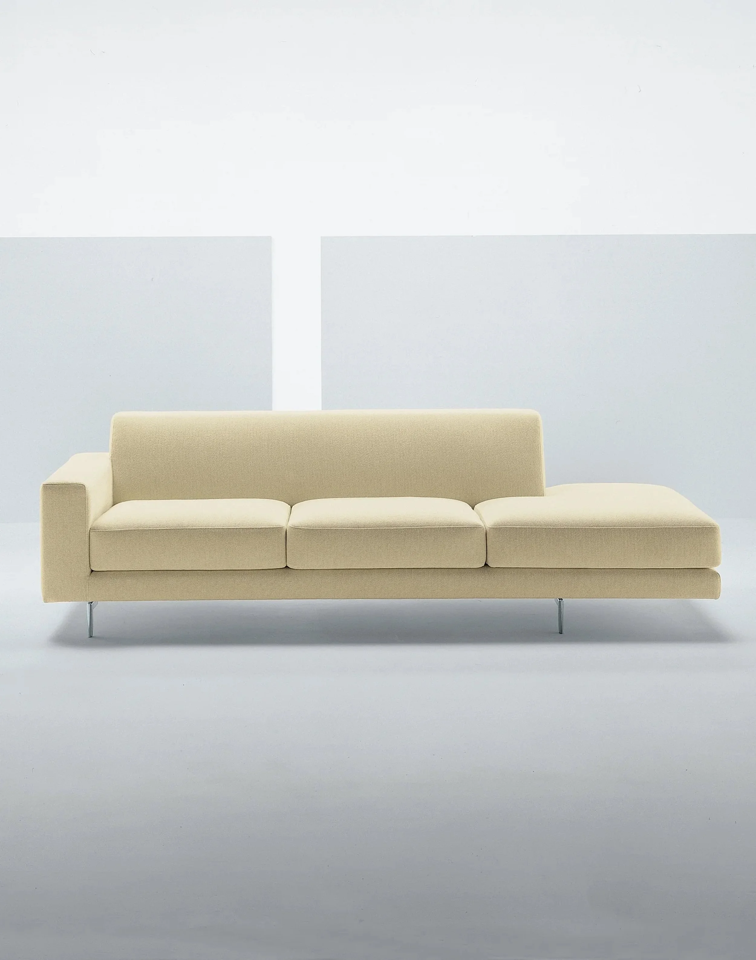 Monti  89" One-Arm Sofa W/Bumper