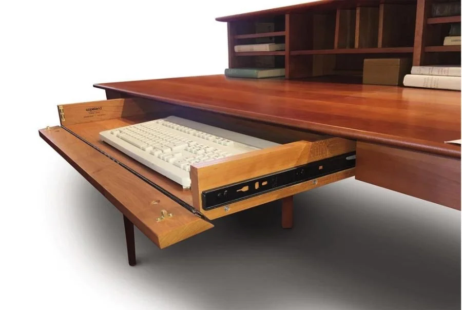 keyboardtrayopensarahdesk_1.jpg