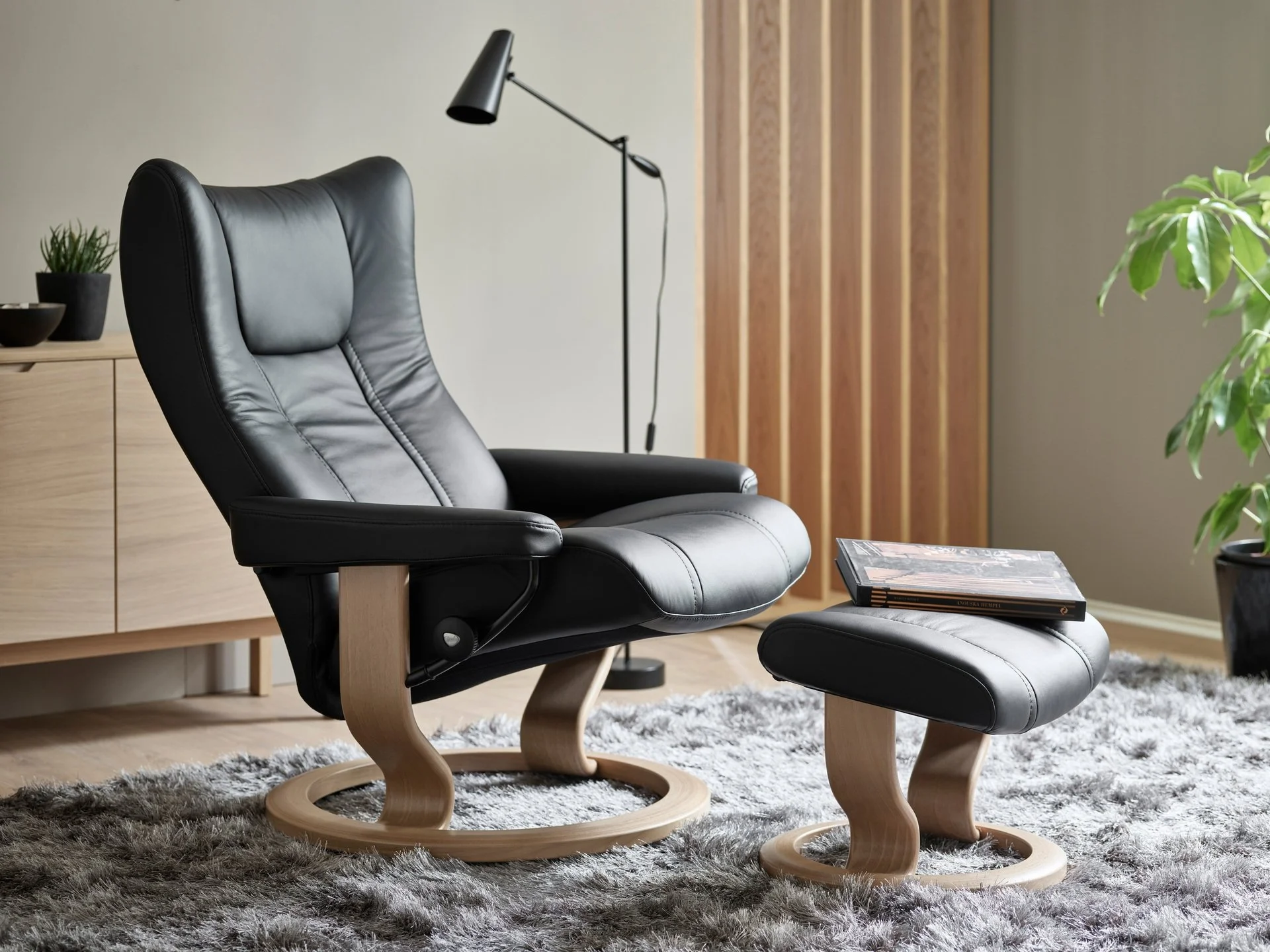 Stressless_Wing L_Classic Oak_Paloma Black_01.jpg