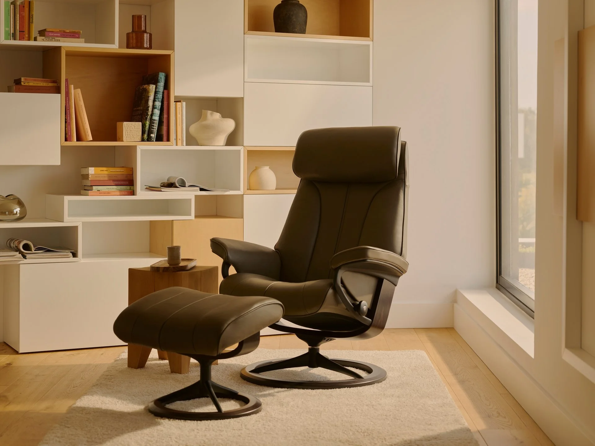 Stressless Paul Signature_Velaro Forest Green_Matte Black-Walnut_01.jpg