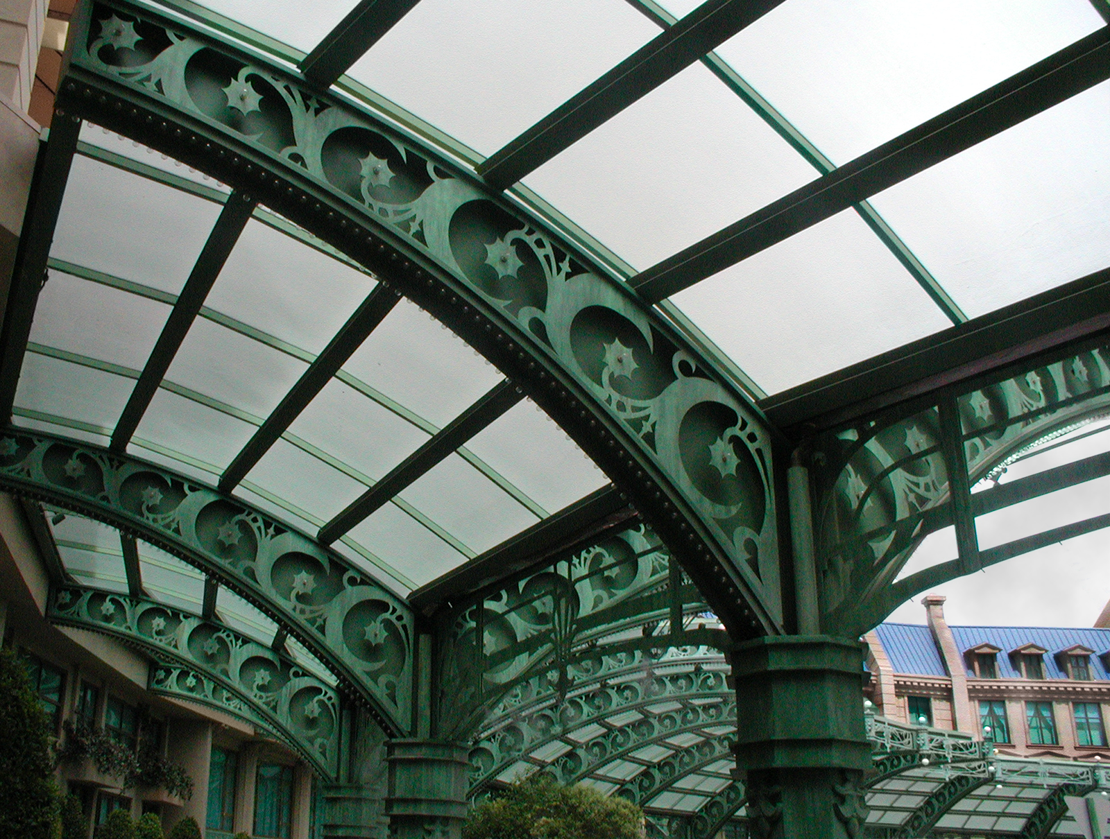 Paris Porte Cochere 2002.png