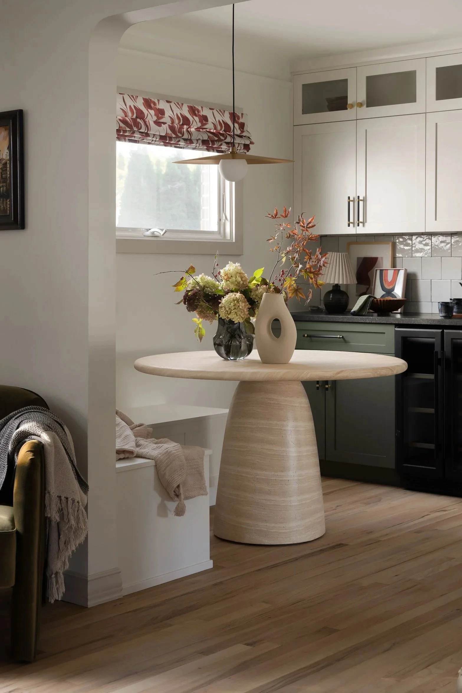 Design Build Plymouth MI Cozy nook corner with round table