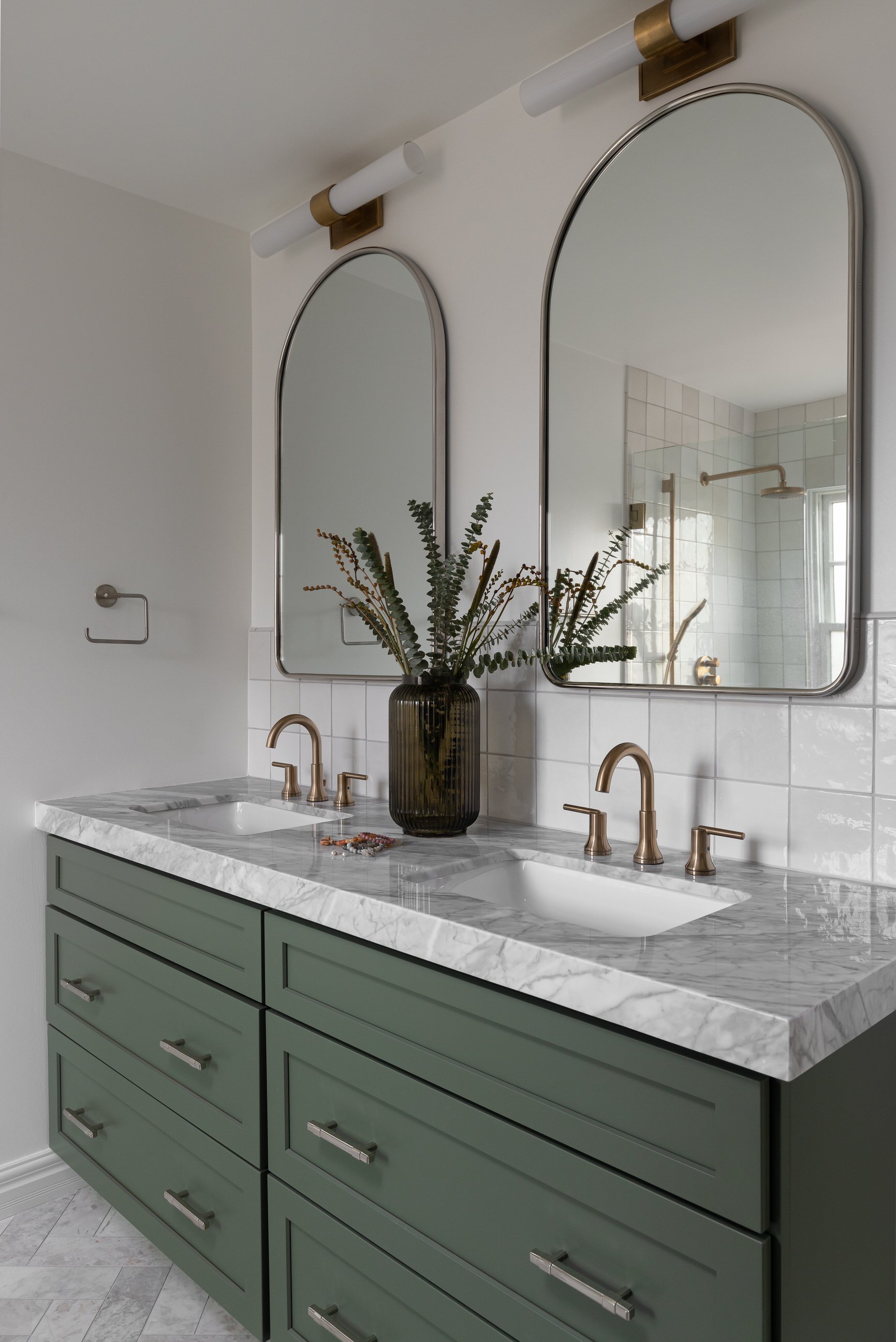 Arched mirrors above double vanity for bathroom 