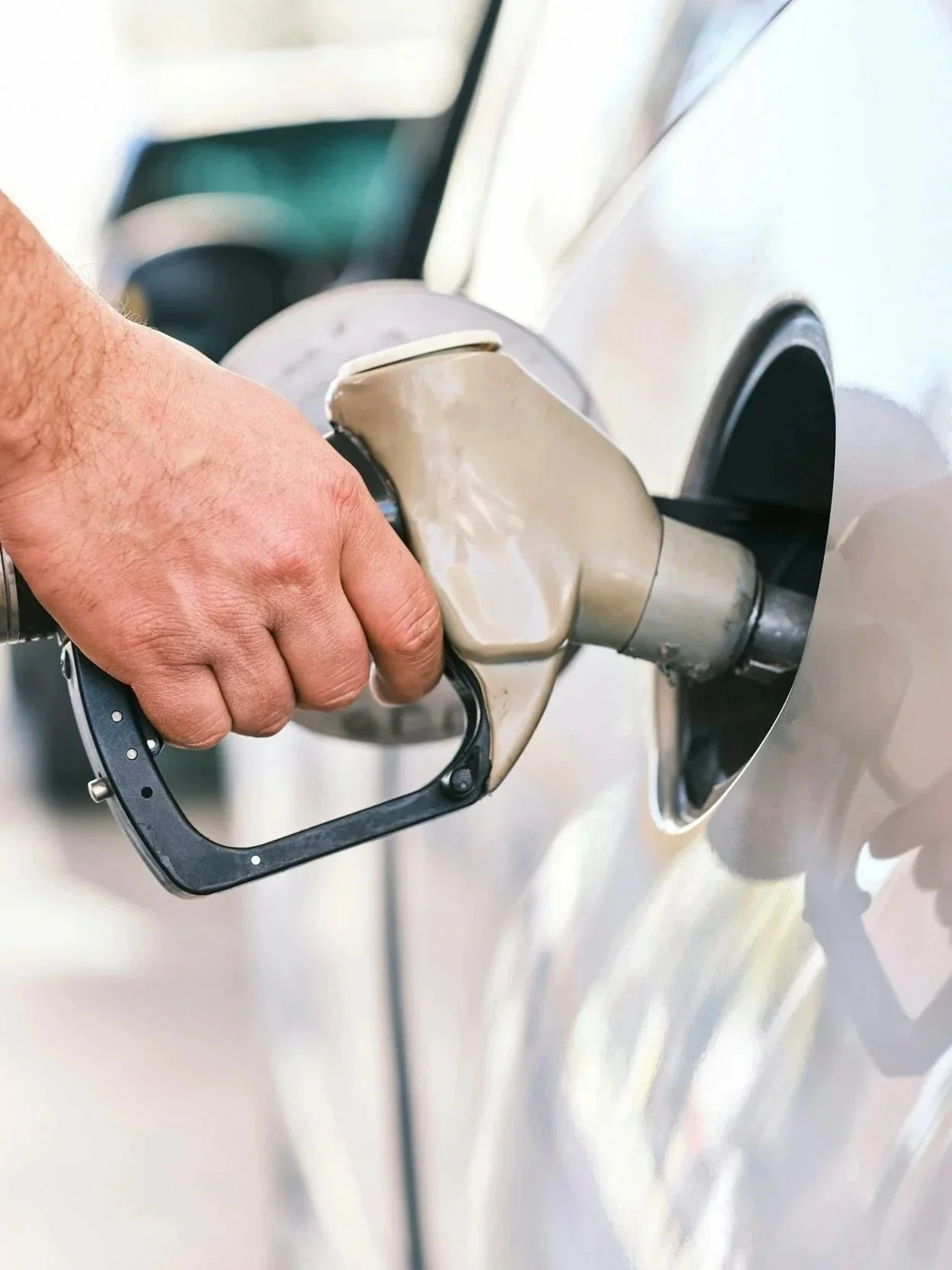 Gas Falls Below $4 For First Time Since March</span>