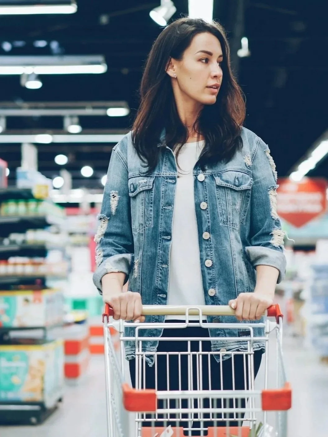 Americans Pull Back on Consumer Spending</span>