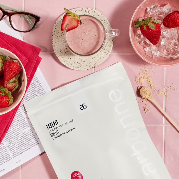 2058-UK-02-FF-SimUKy1Shake-Strawberry-586x586.png
