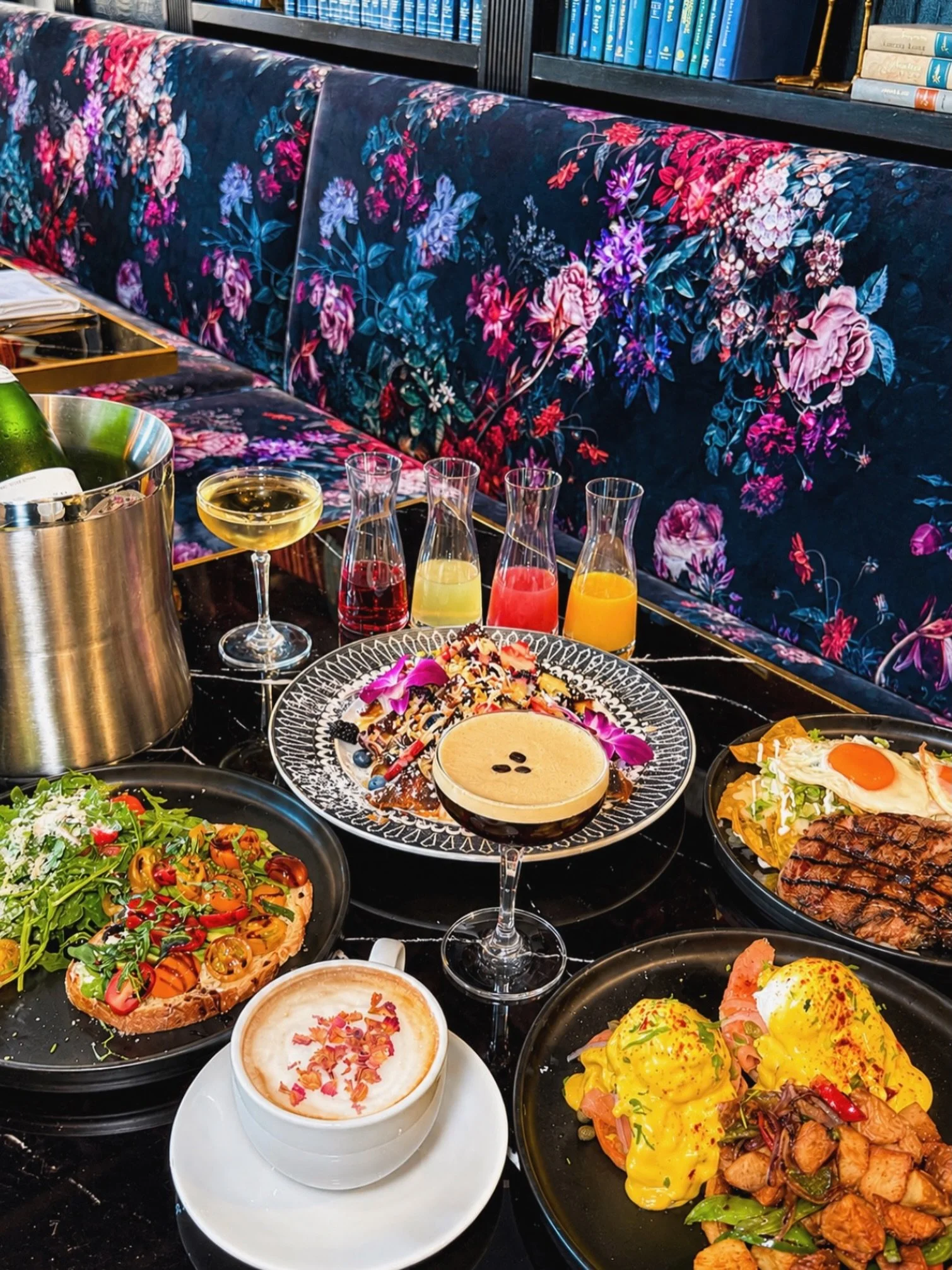Hurry late riser! There&rsquo;s still time for brunch 🥂 weekend brunch until 3pm and dinner until 10pm. 

📍Benny and Mary&rsquo;s at Irvine Towers
✨Free no-hassle parking
🥂 Bottomless Mimosas

#brunch #boozybrunch #ocfoodie #yelpoc #bottomlessmimo