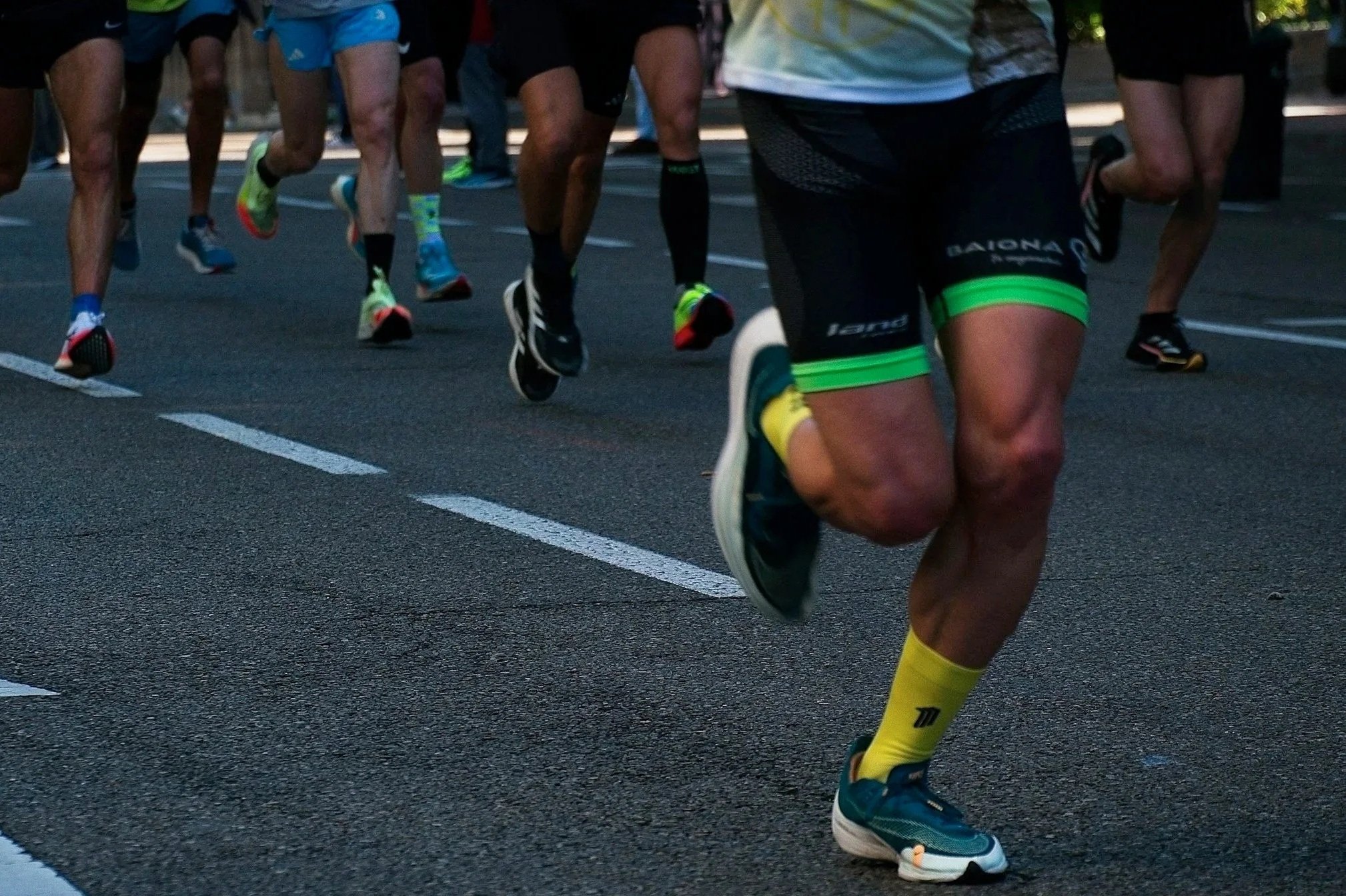 Runners mid-race, symbolizing momentum in SEO strategy