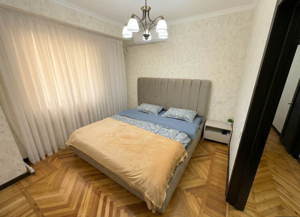 Edit_the_provided_bedroom_interior_photo_to_look_l-1772552147087.png