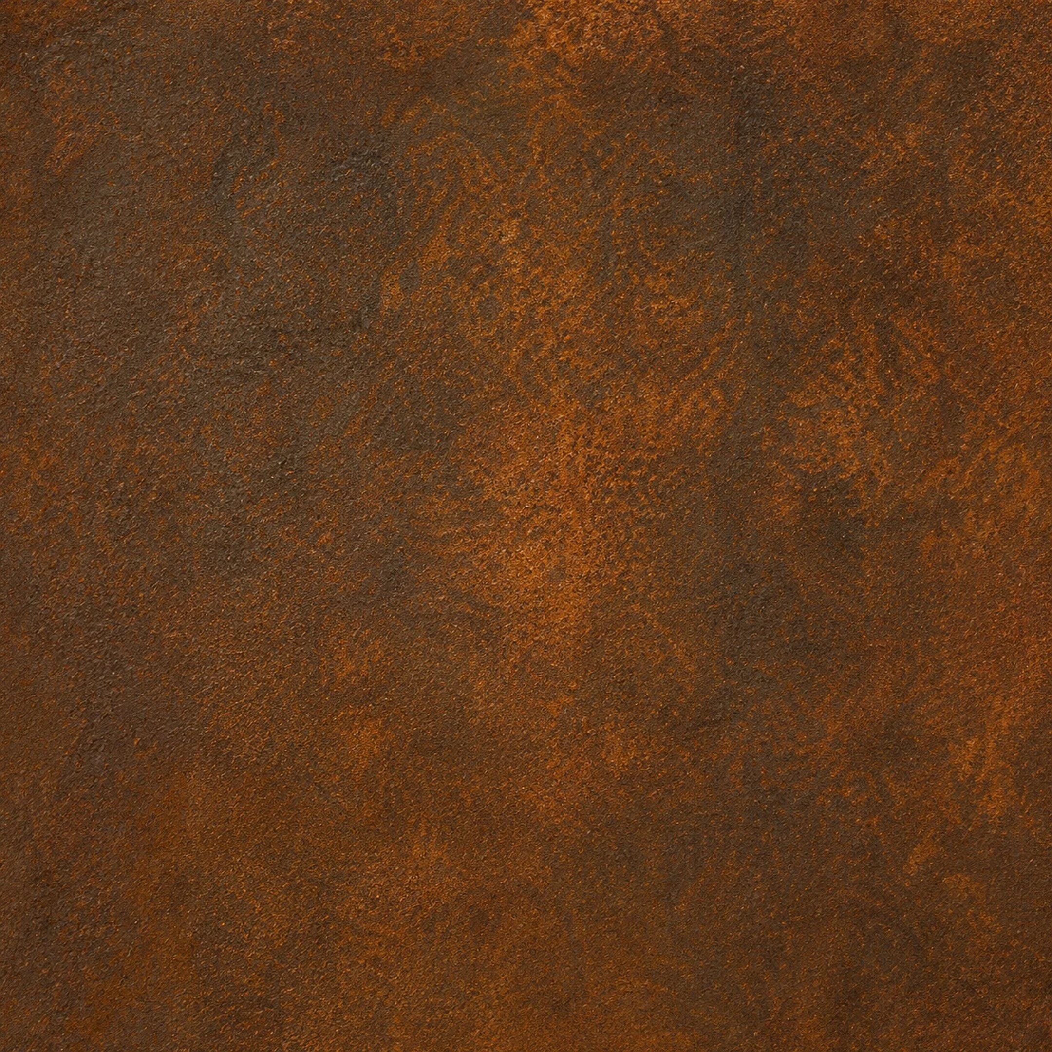 A naturally evolving surface that develops a rich protective patina and distinctive warm tone.