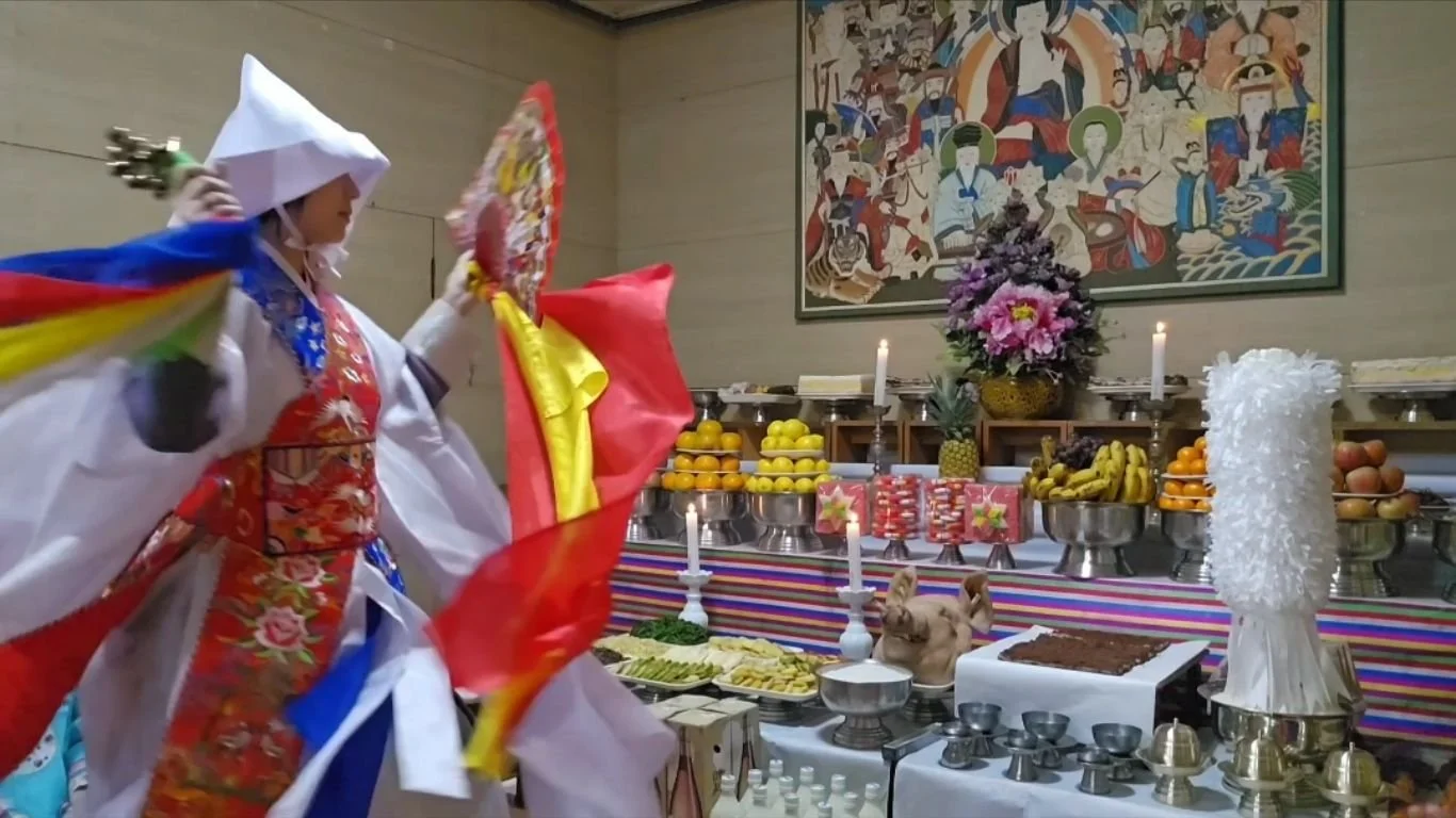 Mudang Mi providing Korean spiritual guidance and ancestral healing sessions throughout Washington State