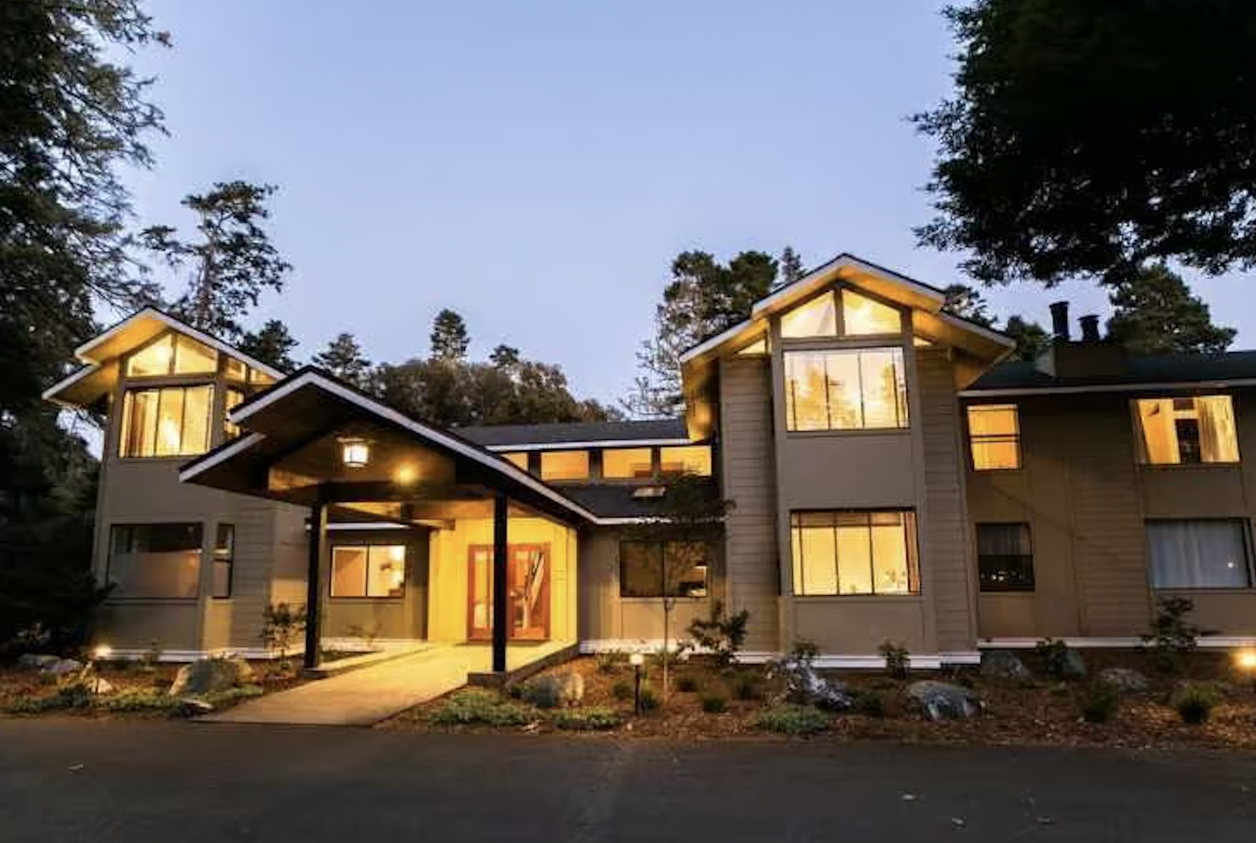 Coastal hotel lit upa t night for packages for Winesong Wine Festival in Mendocino California