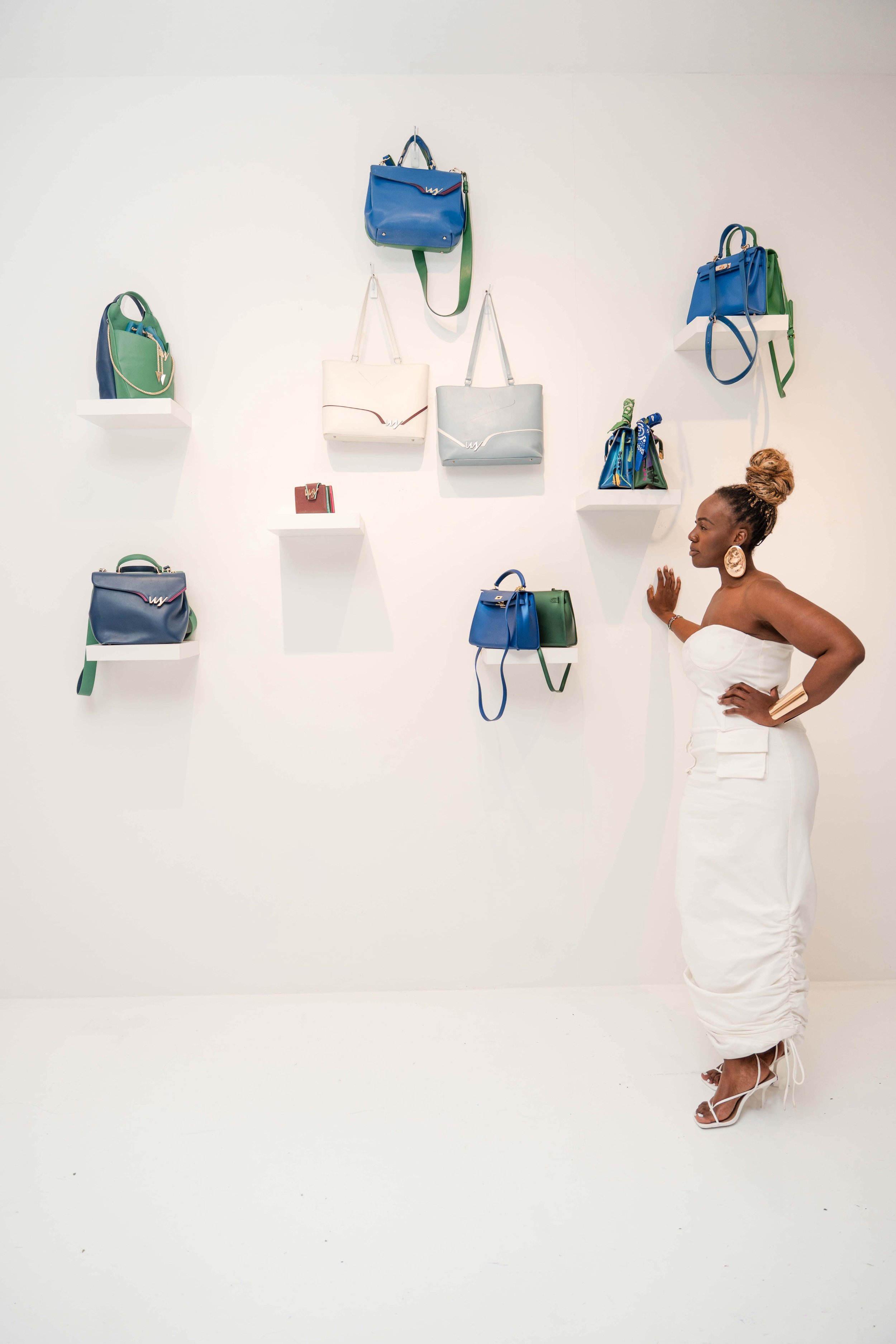 ARIYO Gallery Experience for Two Bags