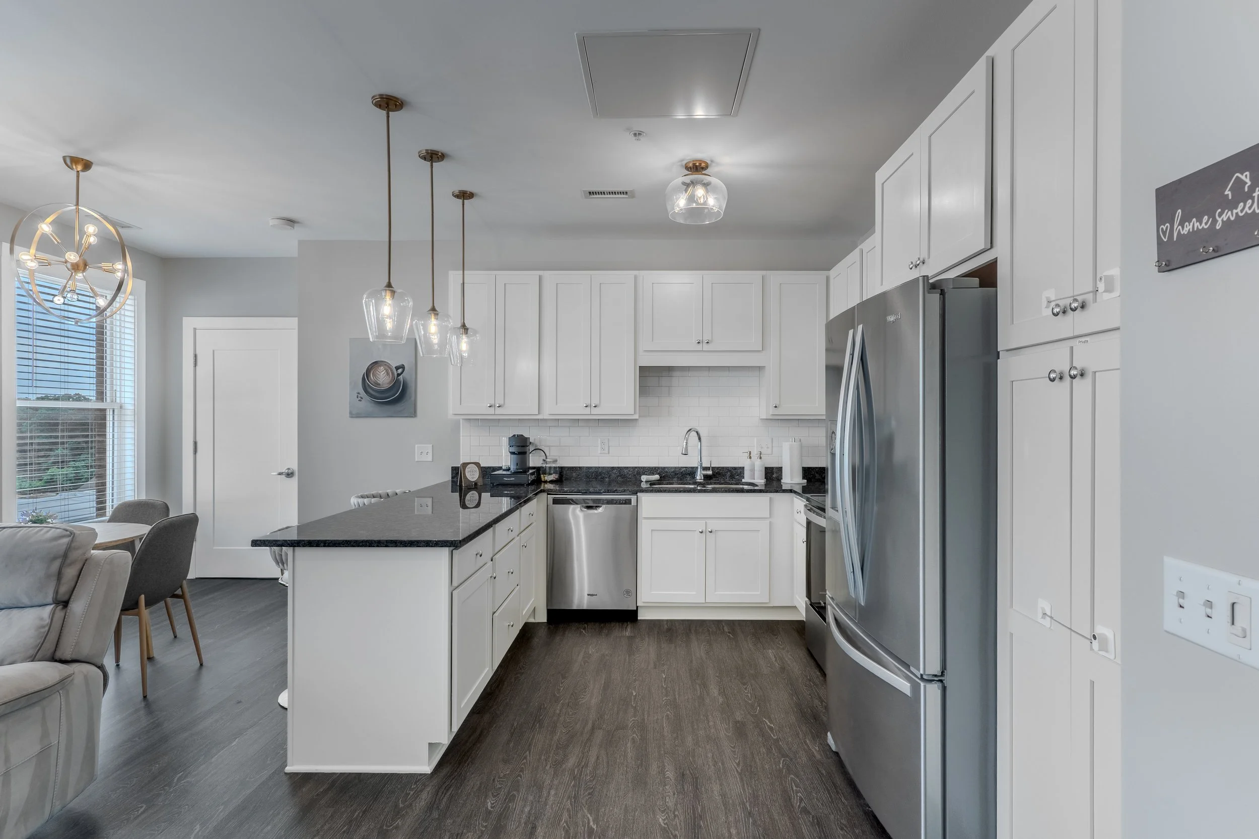 Kitchen2.jpg