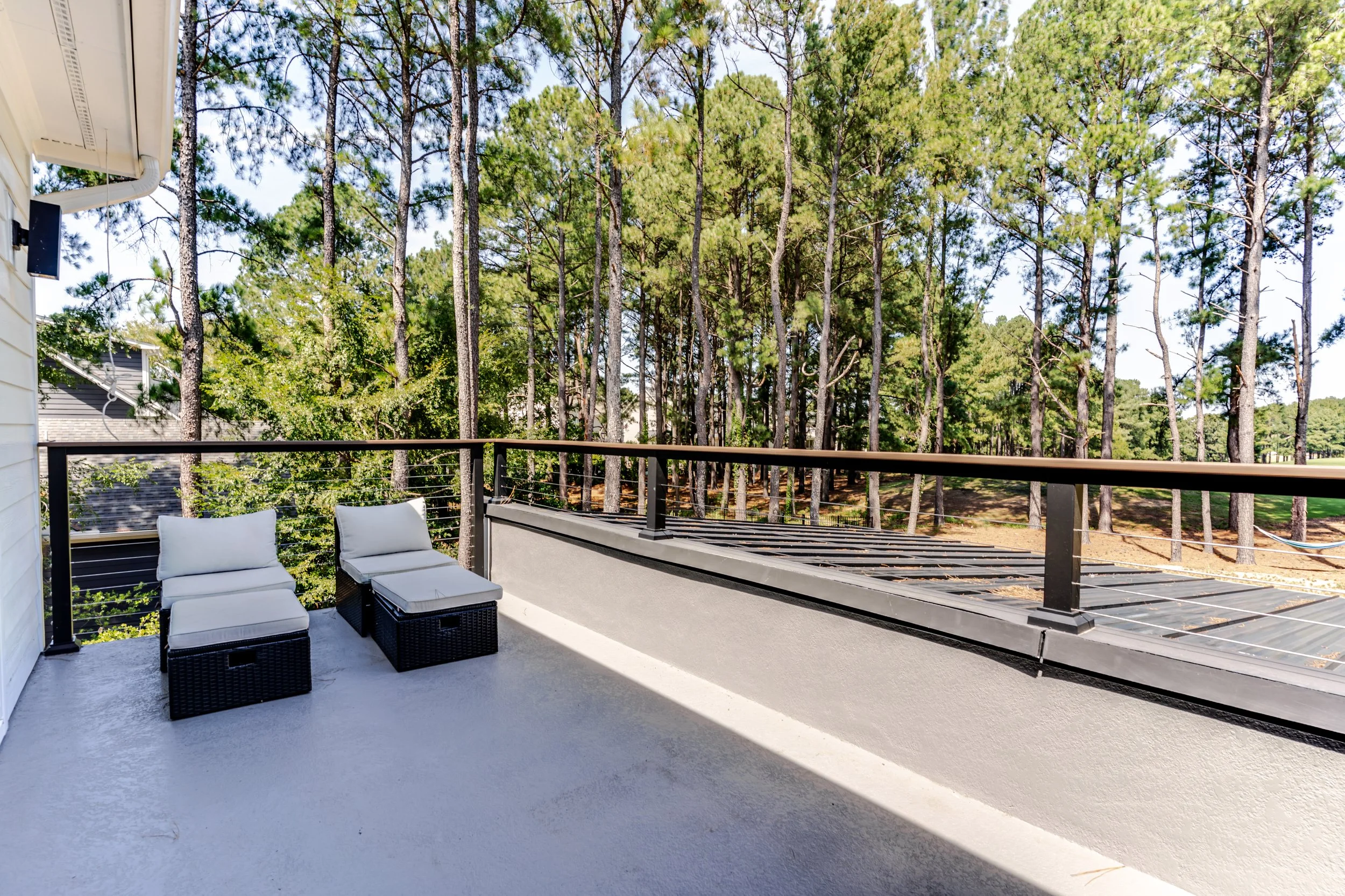 Balcony3.jpg