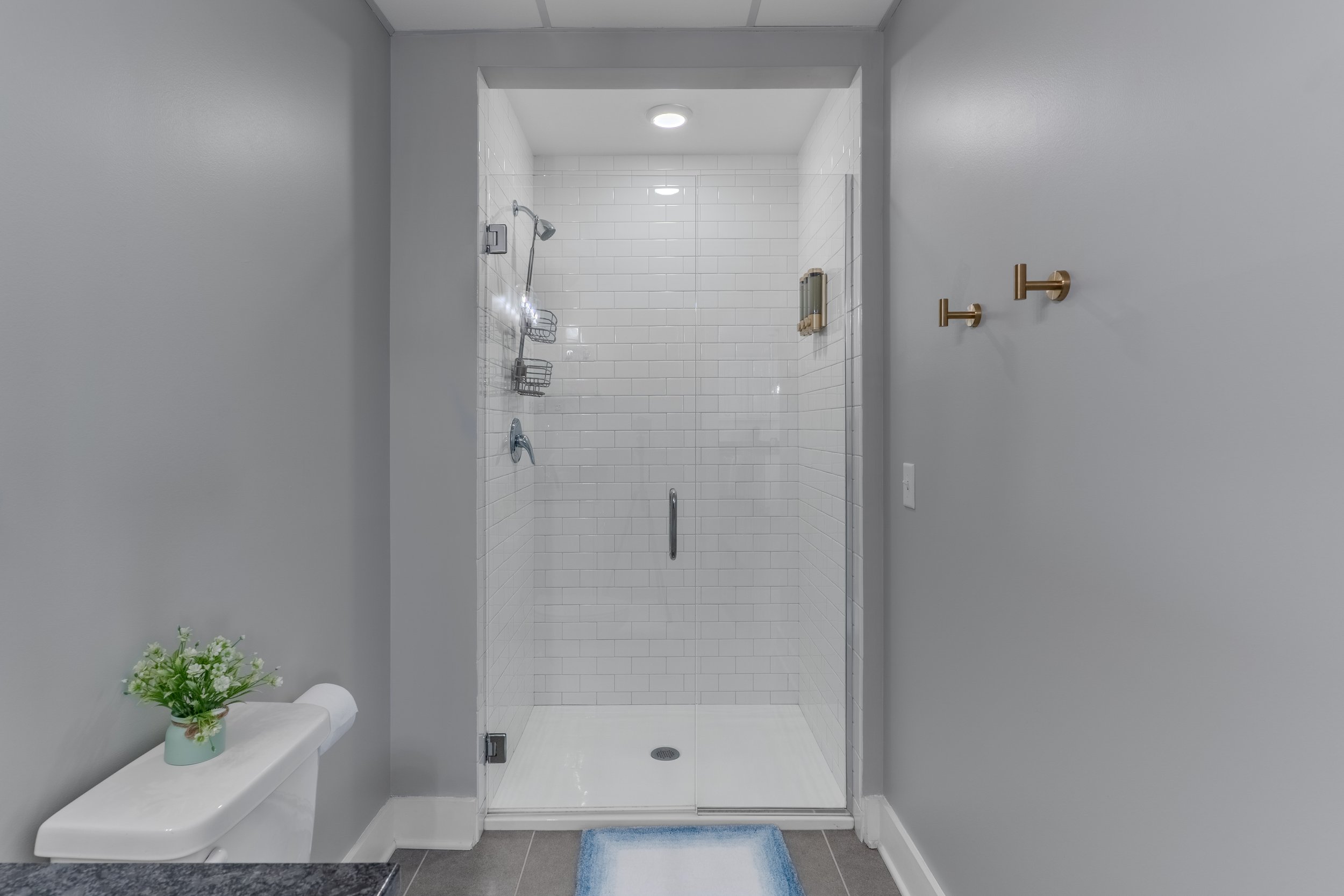 MainRoomBath2.jpg