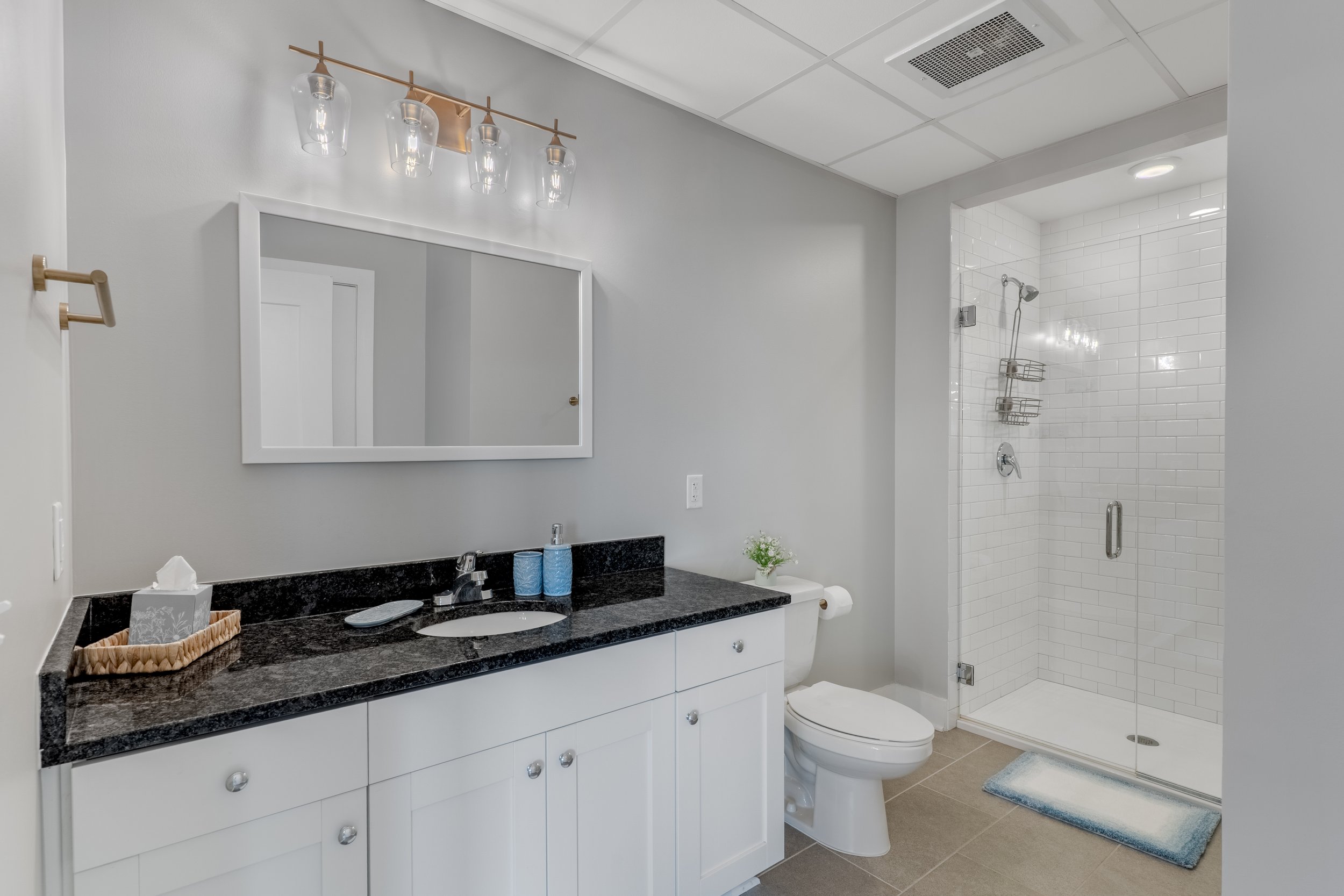 MainRoomBath1.jpg