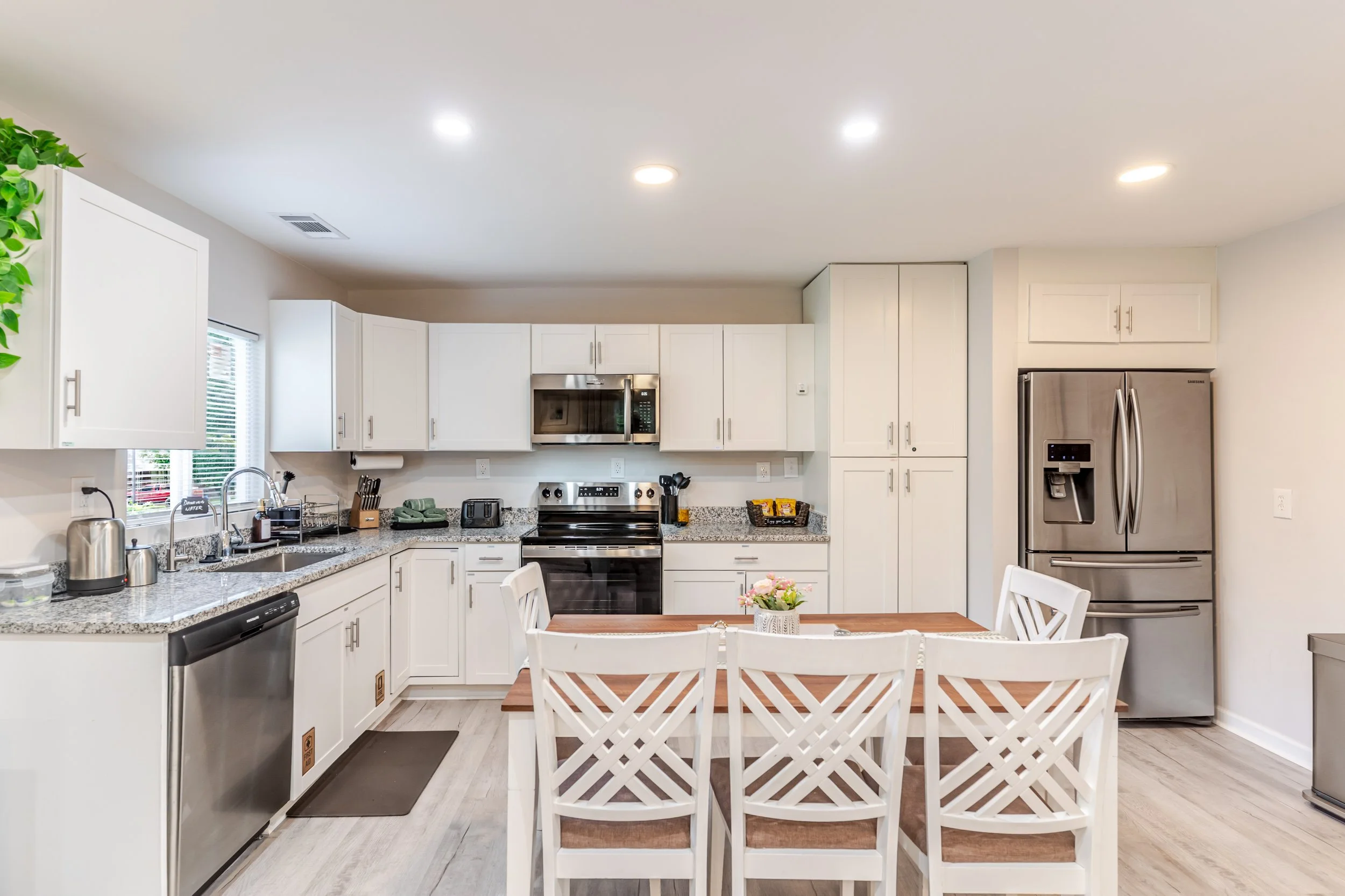 Kitchen2.jpg
