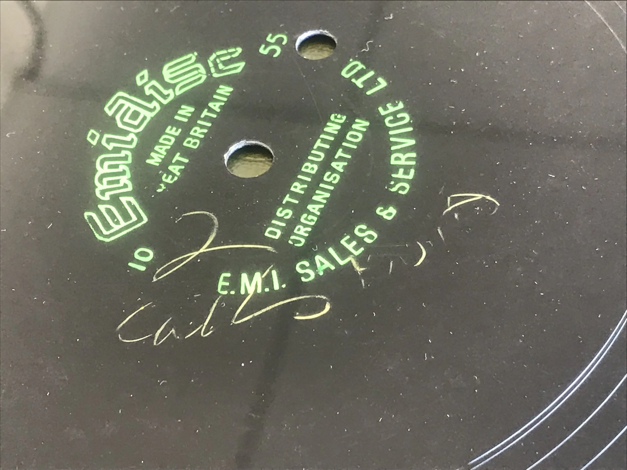 Original disc, green letter. In crayon: 2 Calls Huia