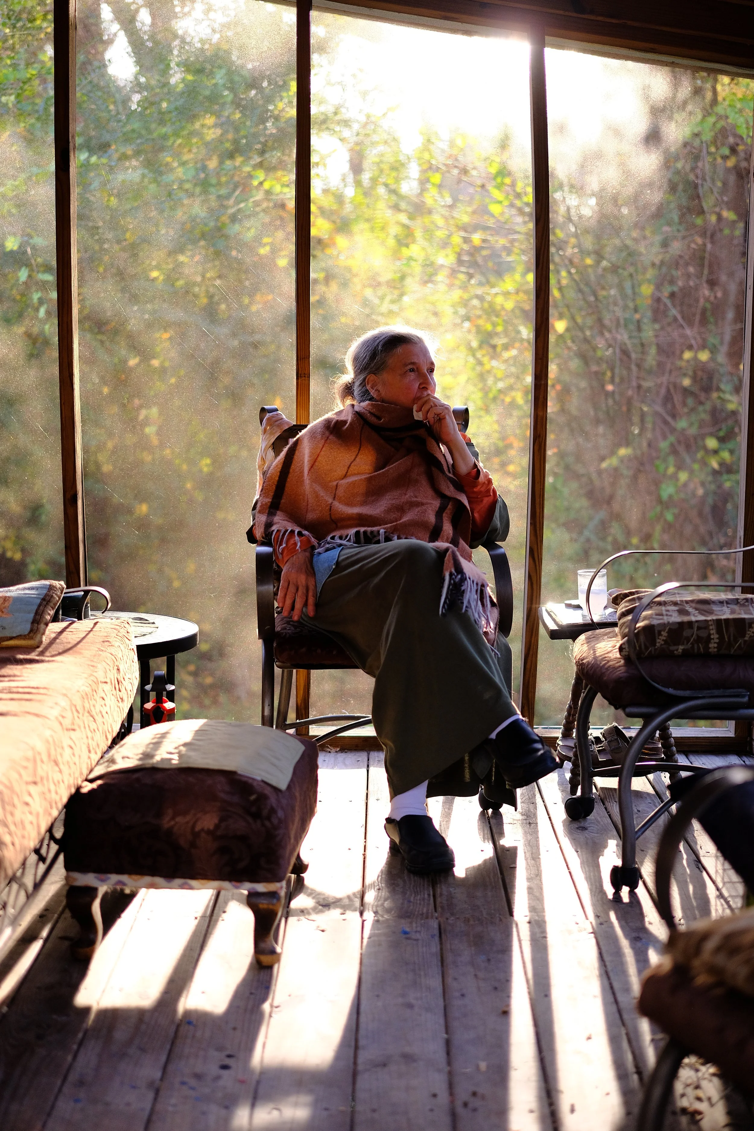 2022-11-04_Mom on Porch at Toni's_DSCF0863.JPG