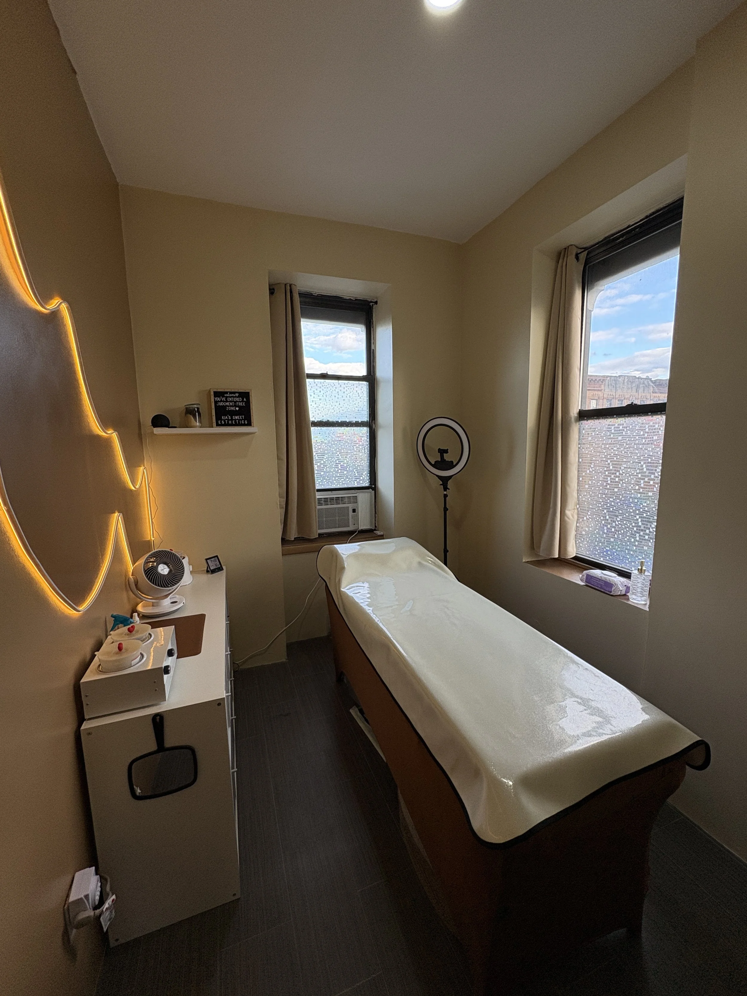 Private suite of the best sugaring studio in Harlem. 2 windows letting in sunlight and view of East Harlem.