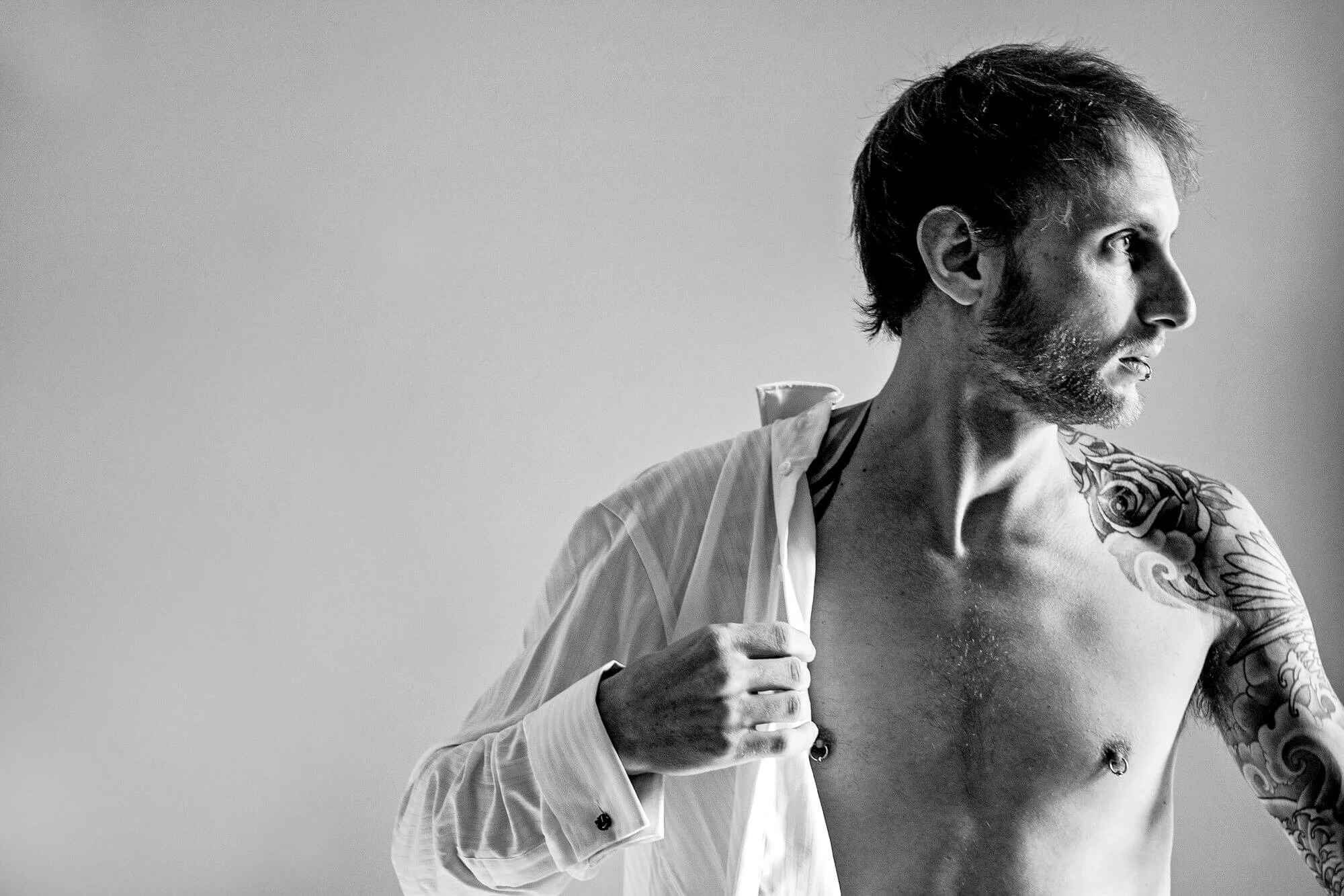 best-wedding-photography-tattoed-groom-getting-ready.jpg