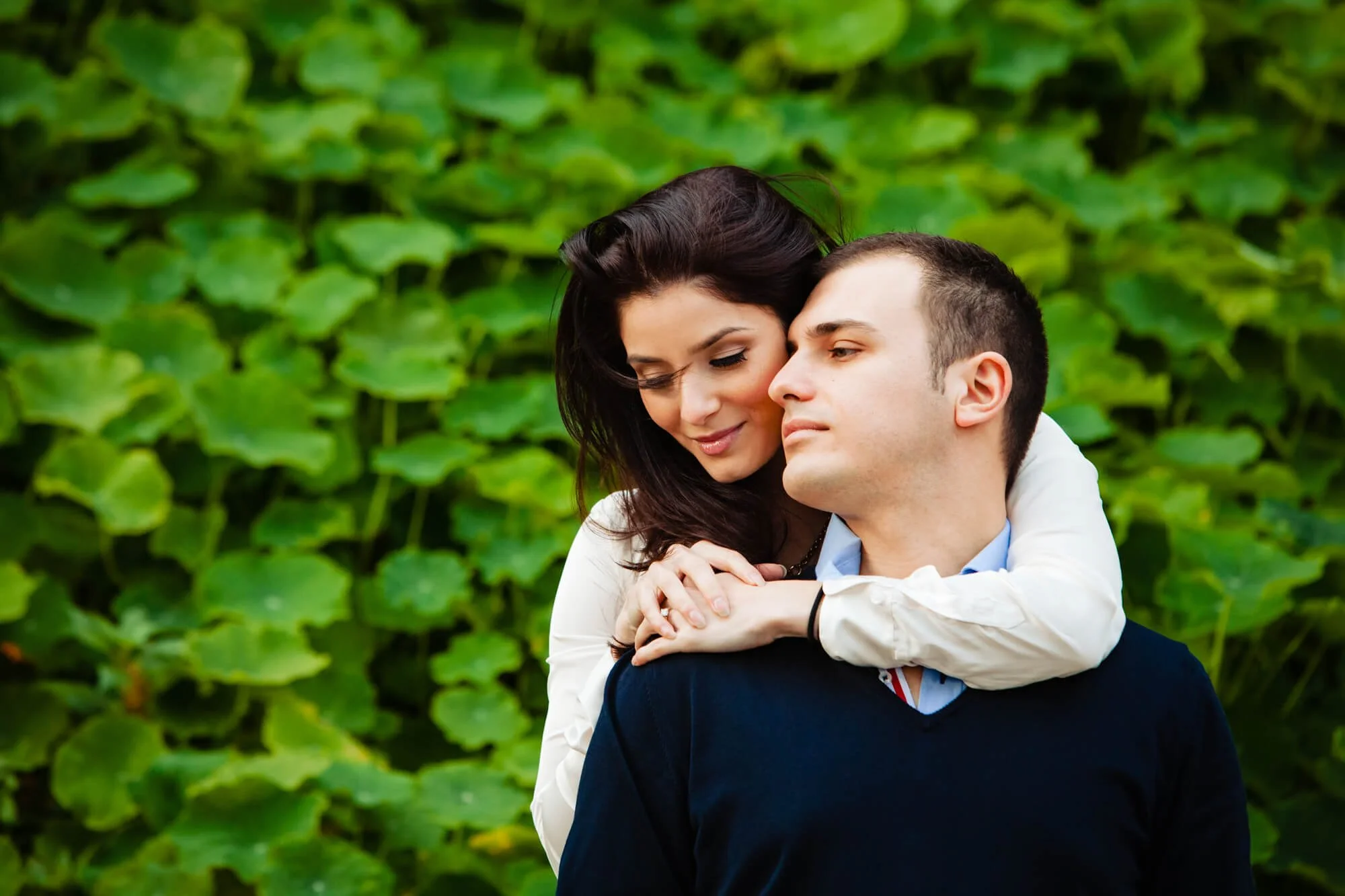 engagement-shoot-romantic-and-colourful.jpg