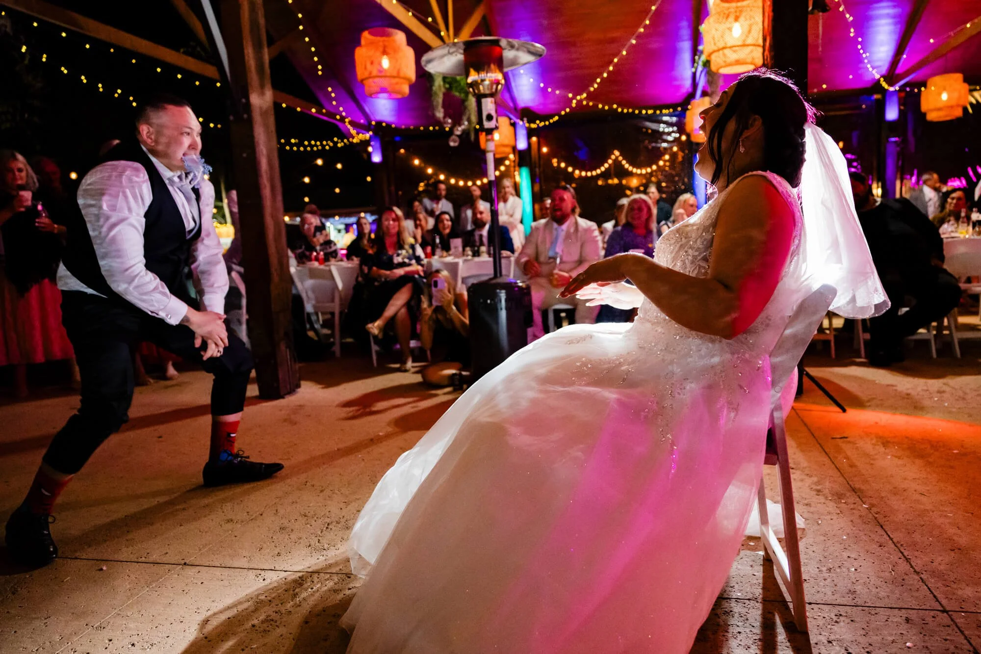 best-wedding-photography-garter-toss.jpg