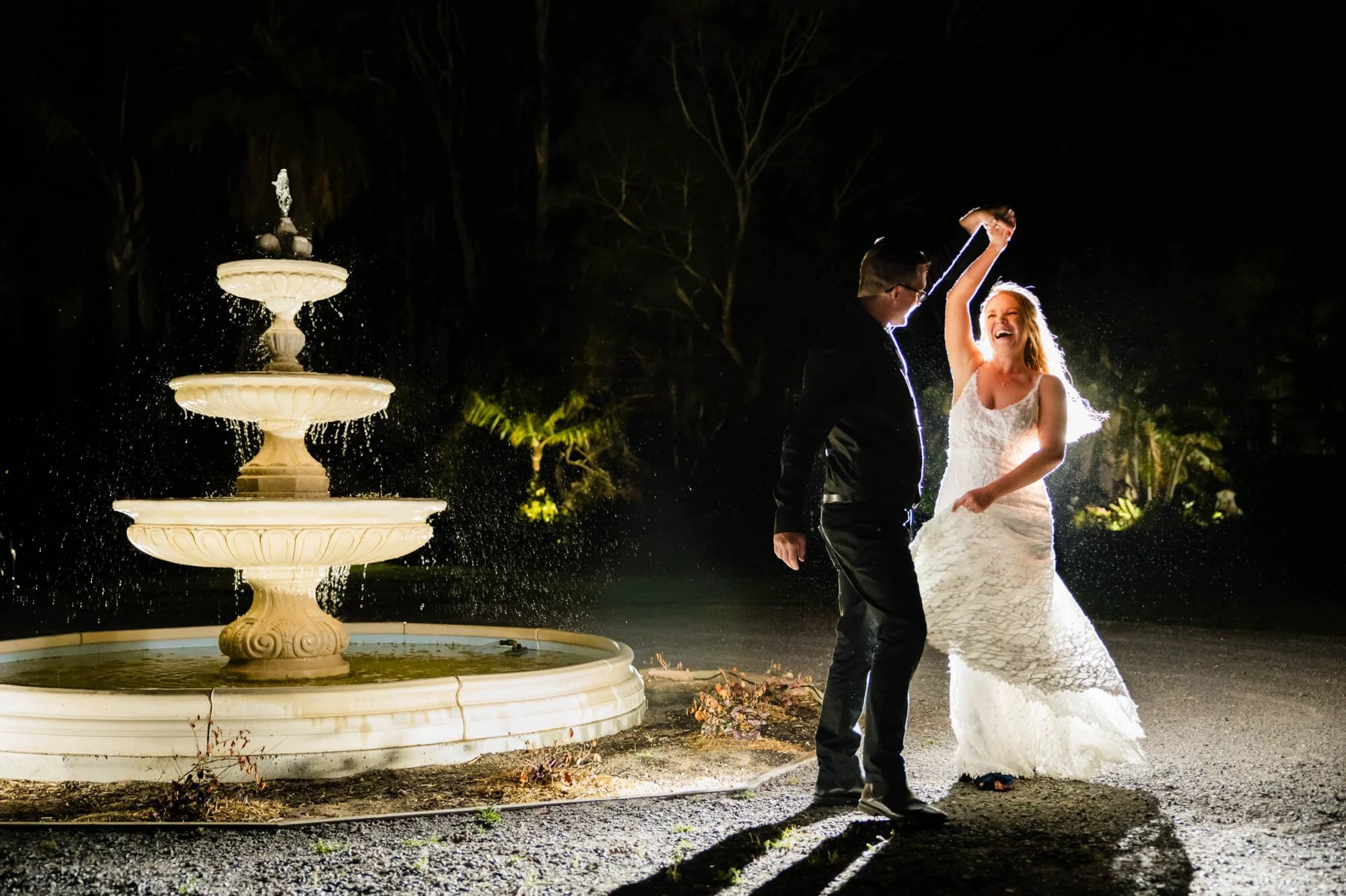 best-wedding-photography-night-shot-couple-dancing.jpg