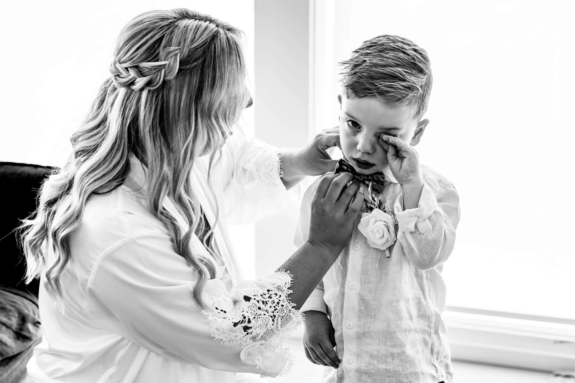 best-wedding-photography-bride-and-kid-crying.jpg