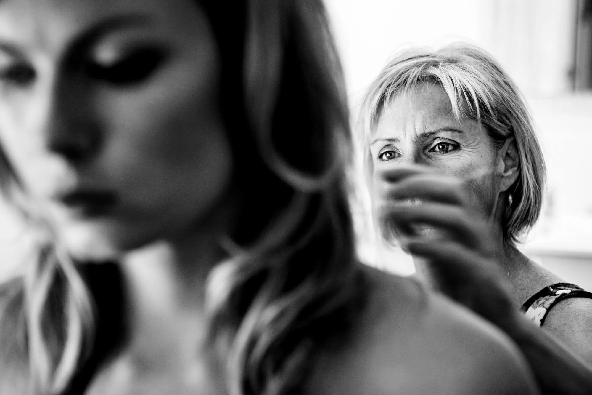 best-wedding-photography-getting-ready-with-mum.jpg