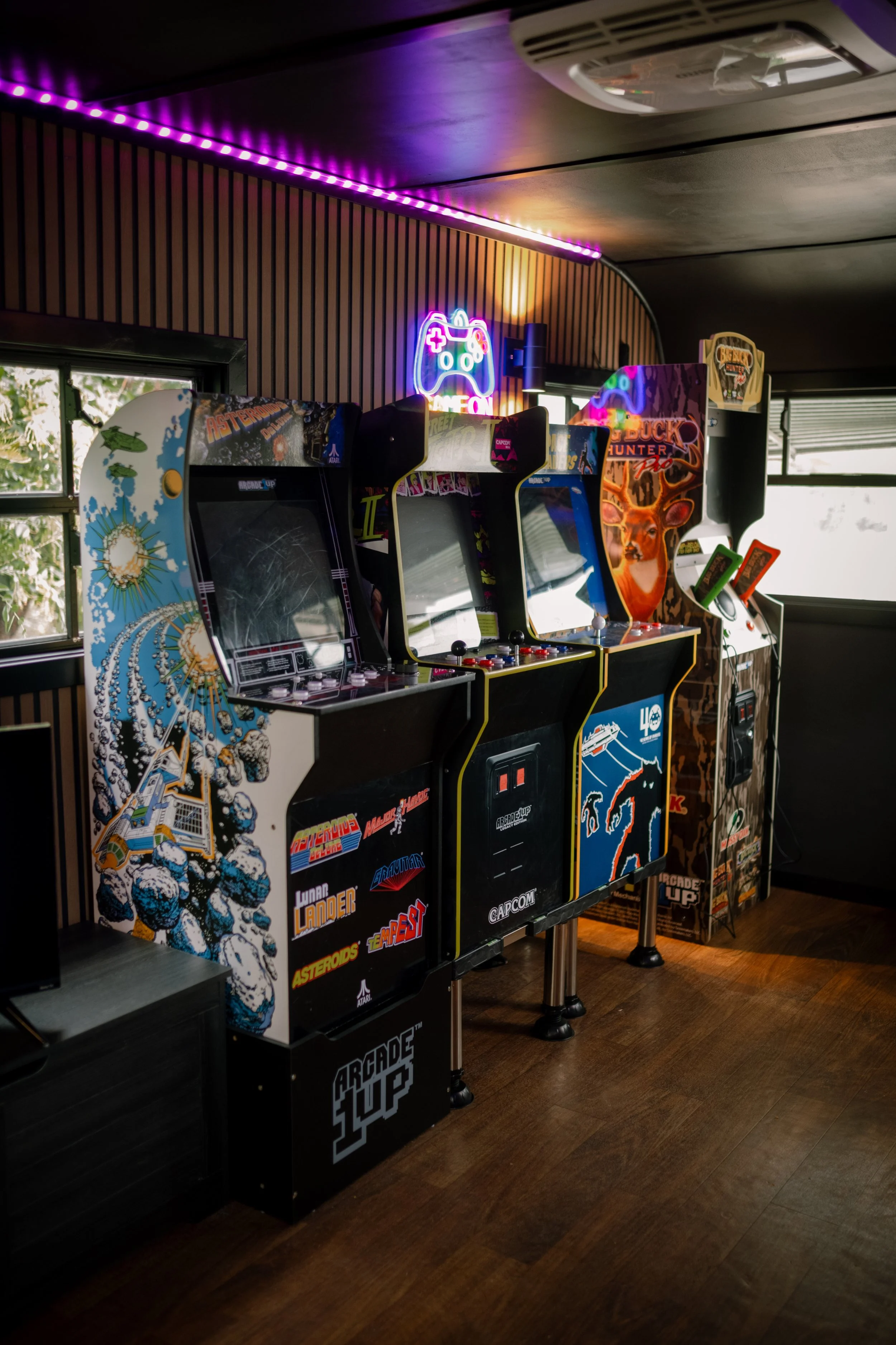Video game consoles, unlimited playing, no coins needed, no wifi needed, play unlimited Big Buck Hunter, Street Fighter, Atari. Retro video games delivered to you