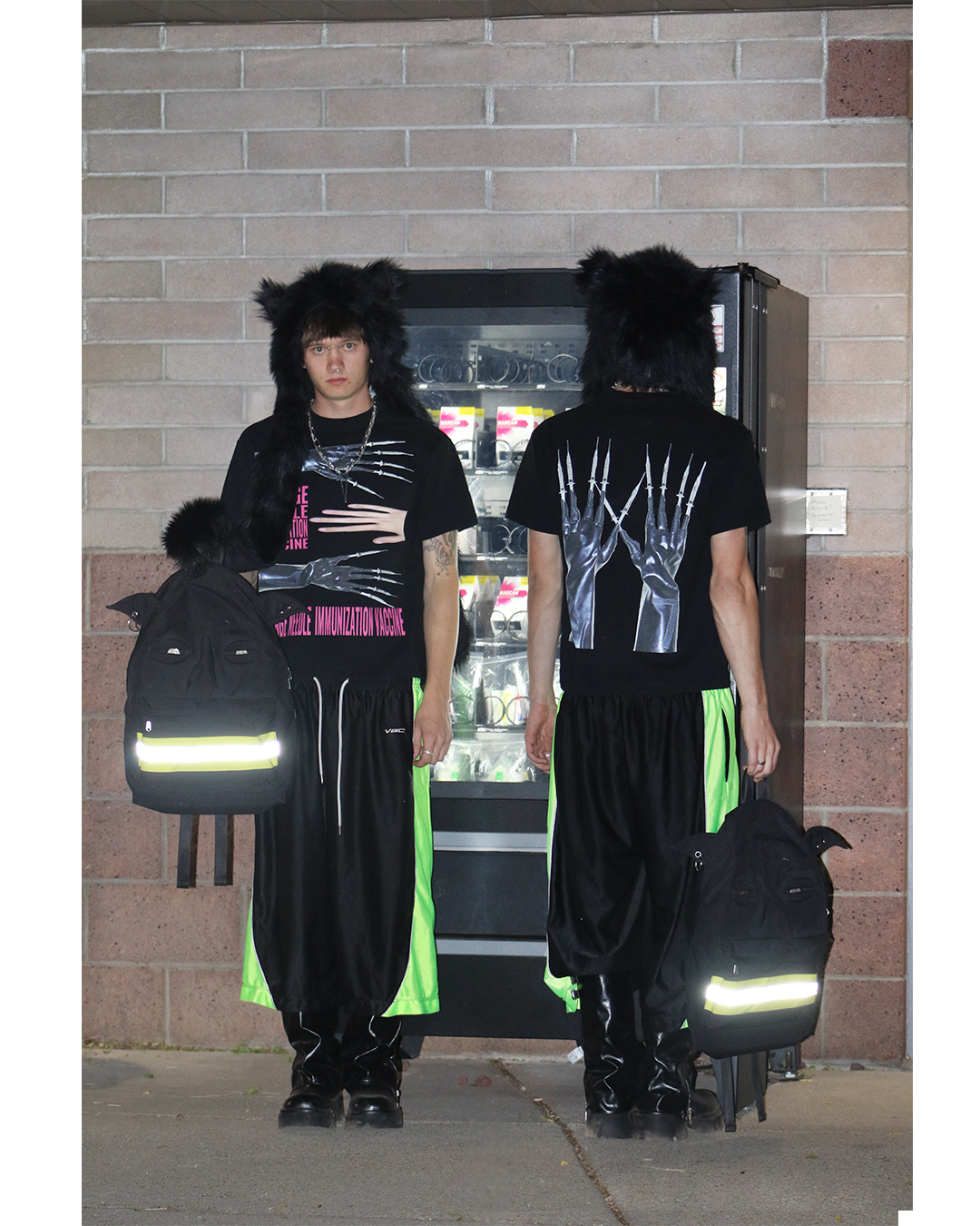 soren fingers shirt black.PNG