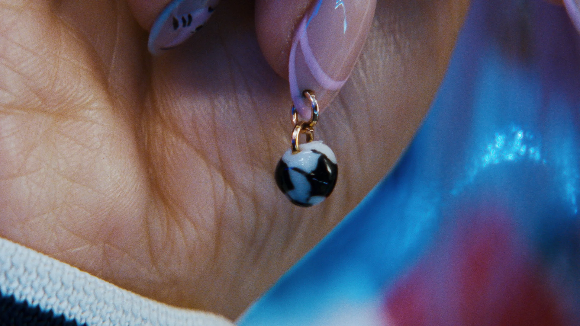 221122_SORARE_DC_16-9_3840x2160_422HQ.00_00_41_23.Still040 copy.webp