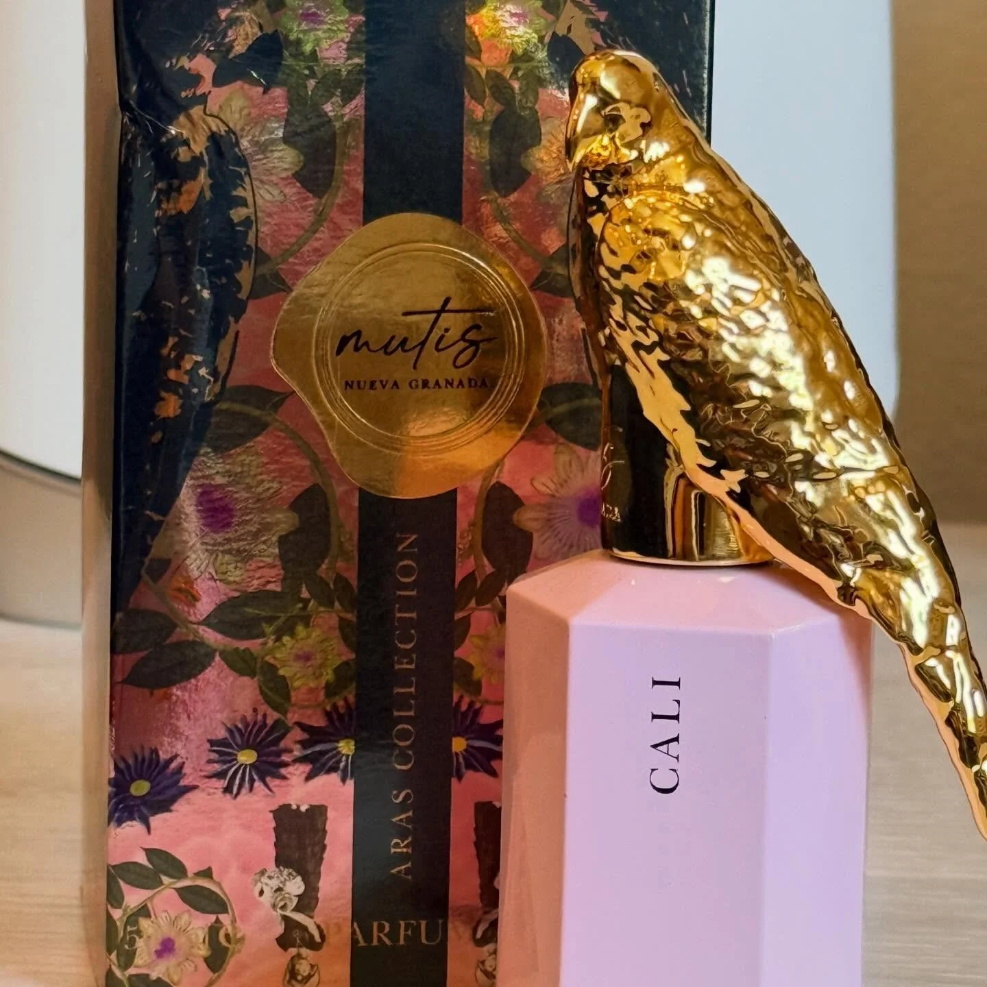 Fragrance Name: Cali
Brand: Mutis Nueva Granada
Concentration: Eau de Parfum
Year Created: 2025

Perfumer (Nose): Chris Maurice
Top Notes: Passionfruit, Mango, Pineapple
Middle Notes: Passion Flower, Rose
Base Notes: Musk, Vanilla, Amber
Longevity: M