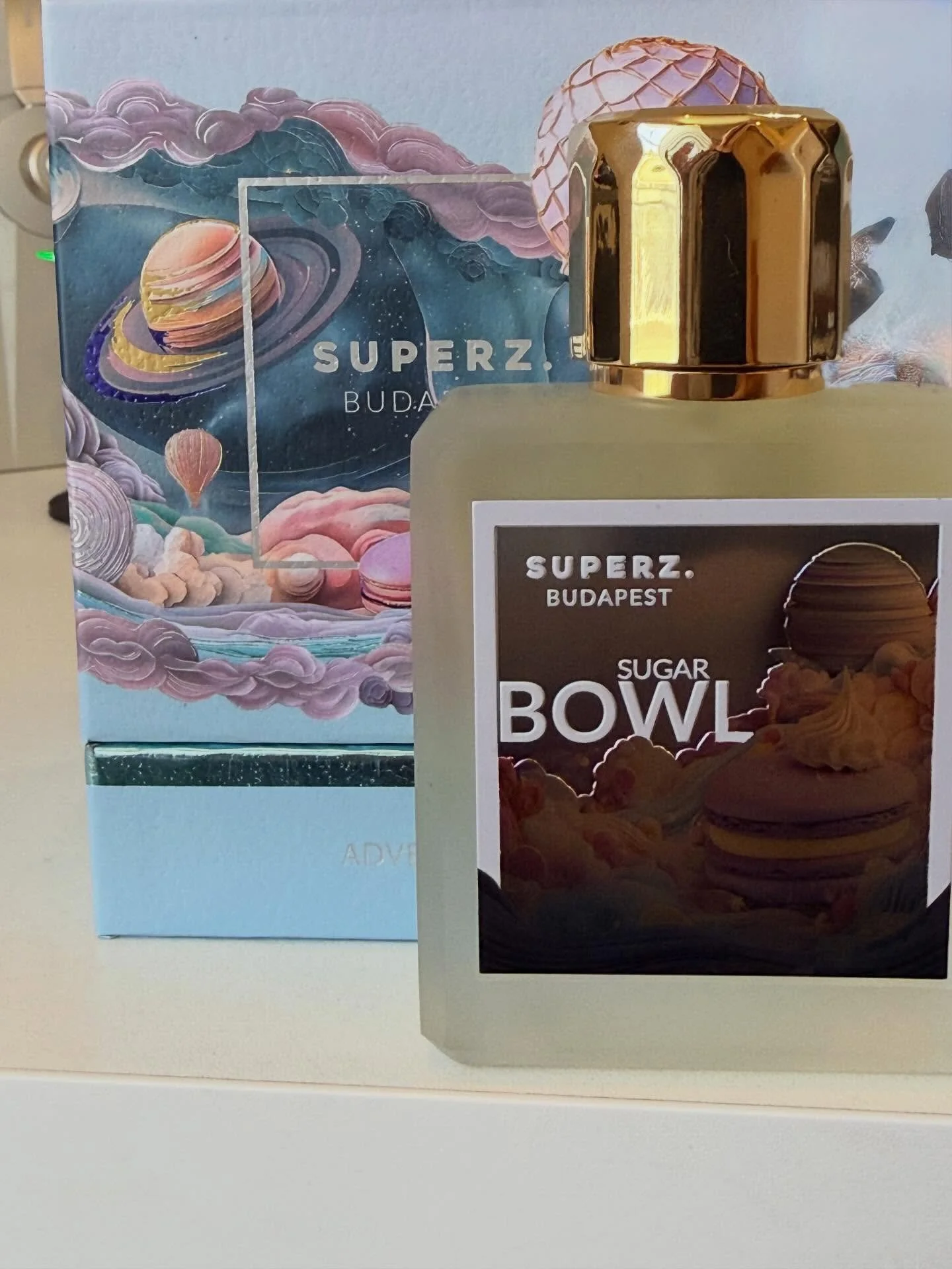Fragrance Name: Sugar Bowl
Brand: Superz. Budapest
Concentration: Eau de Parfum
Year Created: 2025
Top Notes: Strawberry Yogurt, Macarons, Raspberry
Middle Notes: Sunscreen, Coconut, Cr&egrave;me Br&ucirc;l&eacute;e
Base Notes: Milk, Vanilla, Pineapp