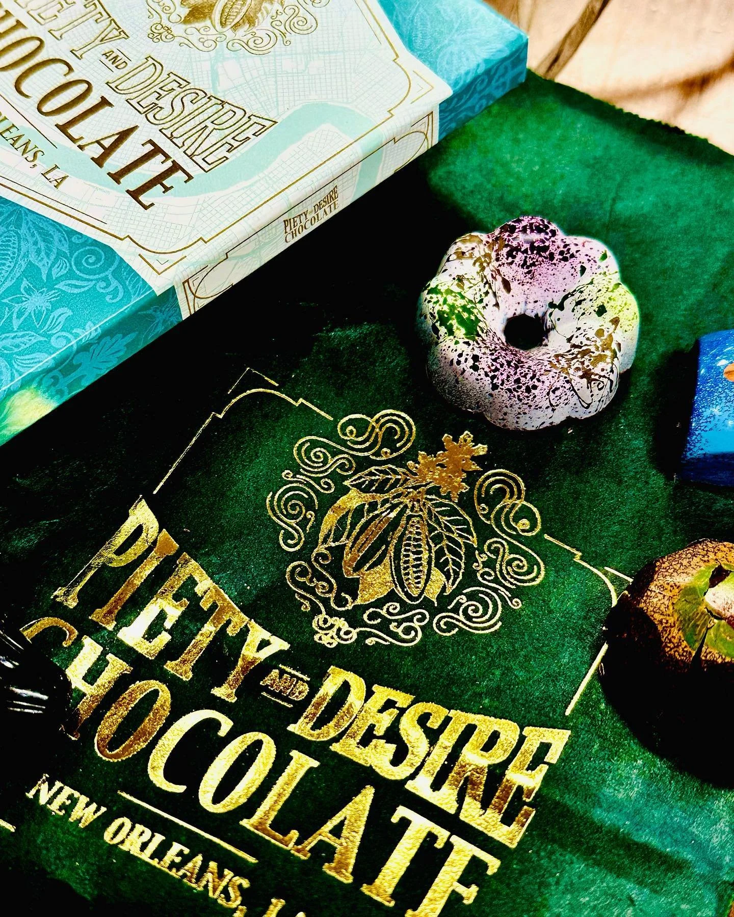 My Auntie brought me these chocolate 🍫 chocolates from NOLA 🤩my fav was the king cake of course!!! @pietydesirechoc @kur8.ed #travelforchocolate #nola❤️ #myfavthings