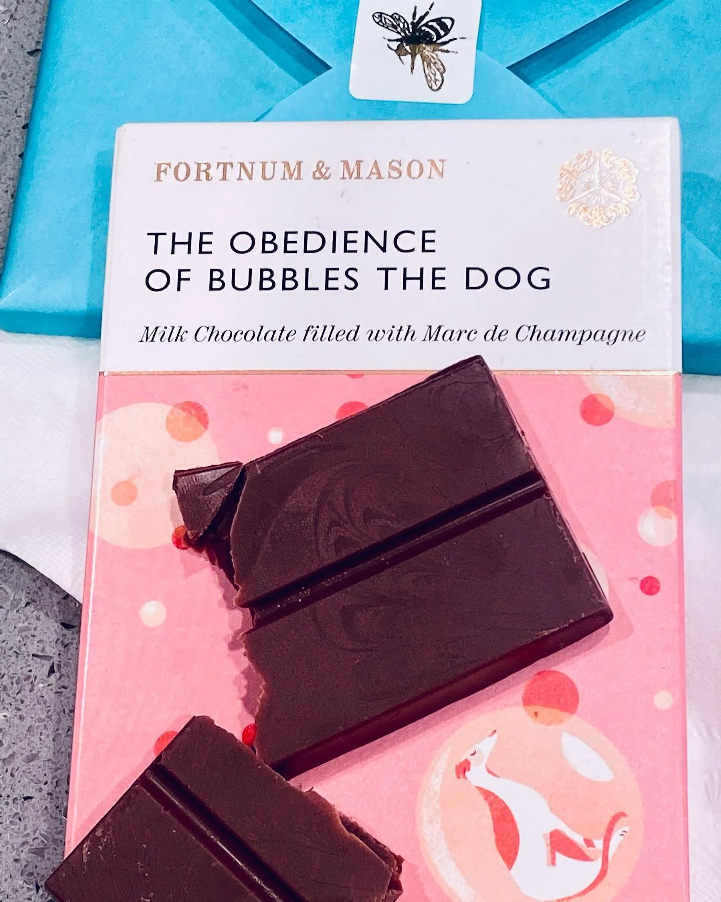 'The Obedience of Bubbles the Dog' Marc de Champagne ganache encased in creamy milk chocolate. DELIGHTFUL ❤️🍾🥂 so many things to love about this bar !!! #someofmyfavorites #chocolate❤️ #londonlovesfood @kur8.ed