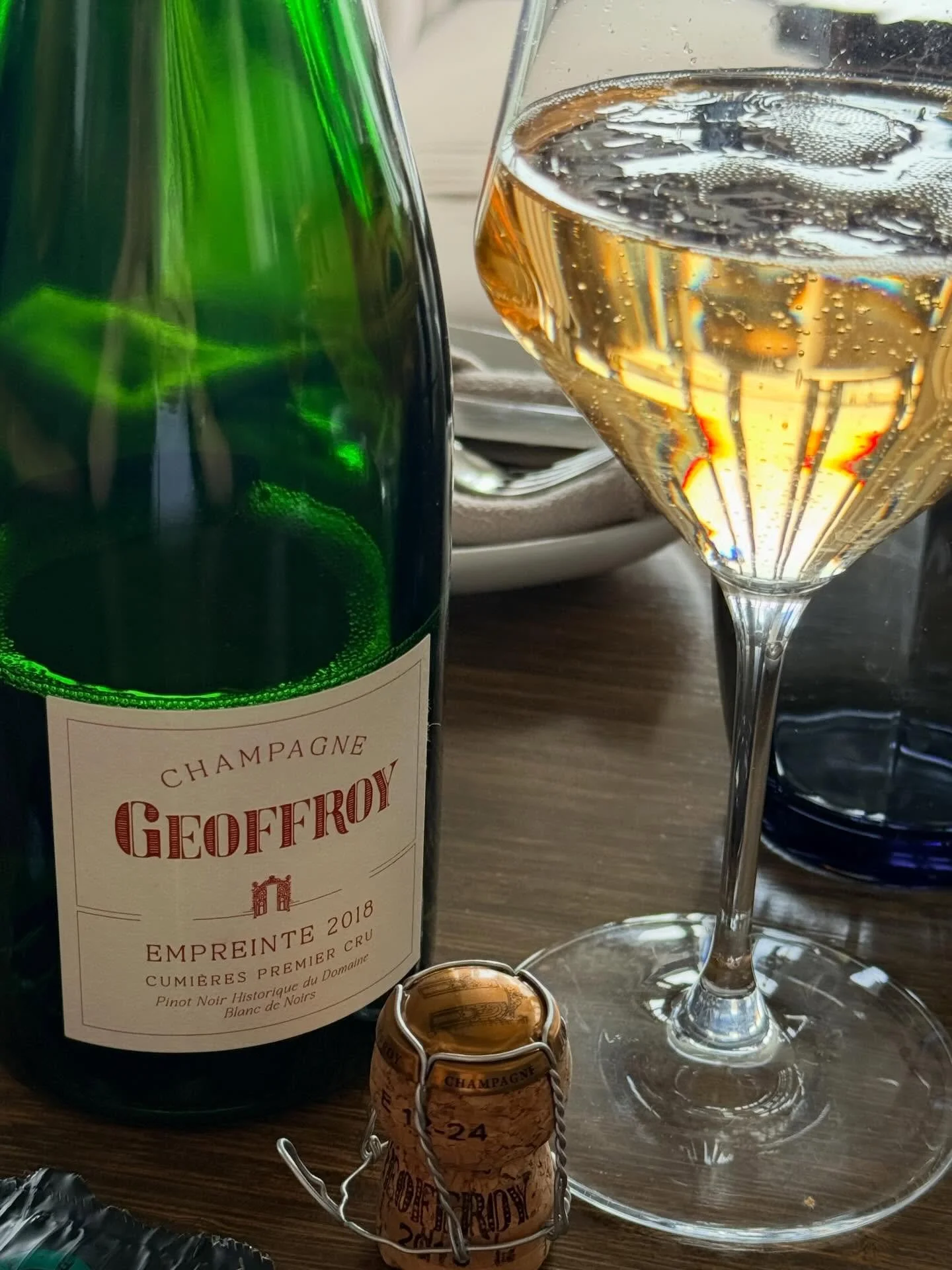 Geoffroy,
Empreinte
2018
100% Pinot Noir
Fermented and aged in demi-muids &amp; oak barrels
66 months on the lees
3 g/L (Extra Br) 
@champagnegeoffroy