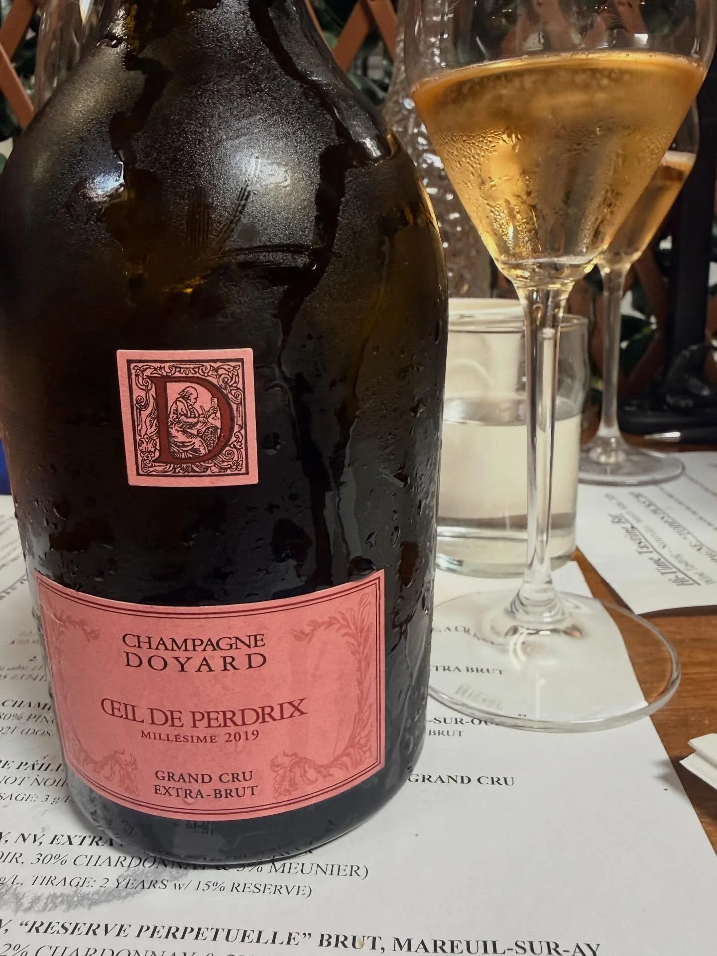 DOYARD
&OElig;il de Perdrix &mdash; Mill&eacute;sime 2019

75% Pinot Noir from A&yuml; Grand Cru, 25% Chardonnay from Avize Grand Cru
Very light maceration of Pinot Noir
Fermented and aged in older barrel
Aged on the lees for 40 months
Dosage: 3g/L

