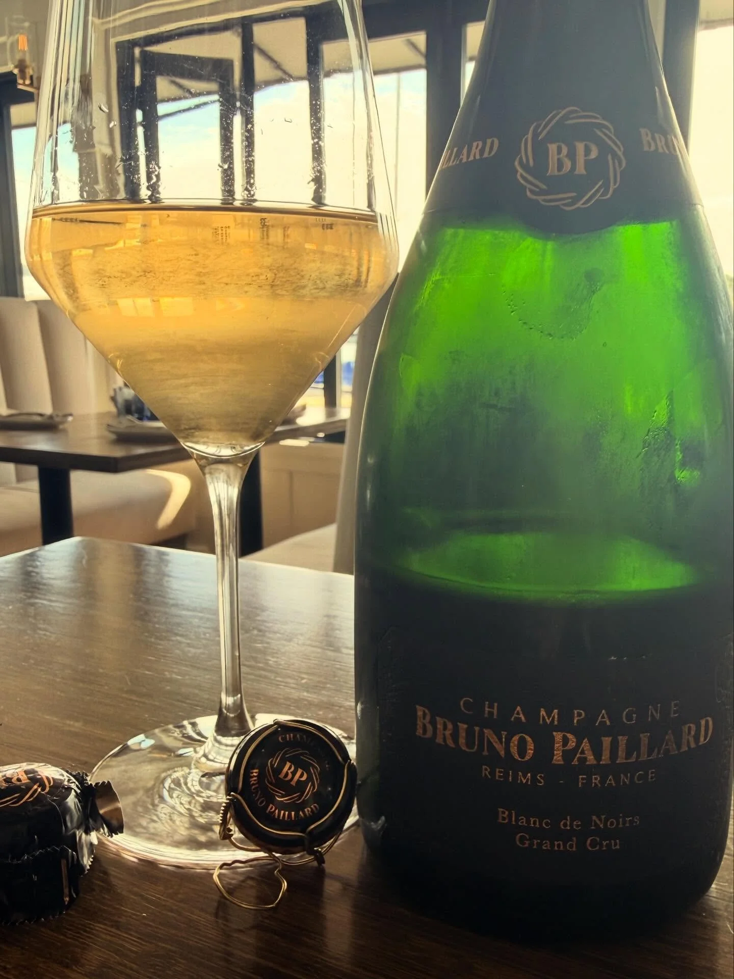Bruno Paillard-Blanc de Noirs Grand Cru
&bull; 100% Pinot Noir
Grand Cru villages in the Montagne de Reims

 Multi-vintage blend
&bull; Partial oak fermentation
&bull; Aging on lees over 3 years
&bull; Dosage: 3 g/L (Extra Brut style)
&bull; Disgorge