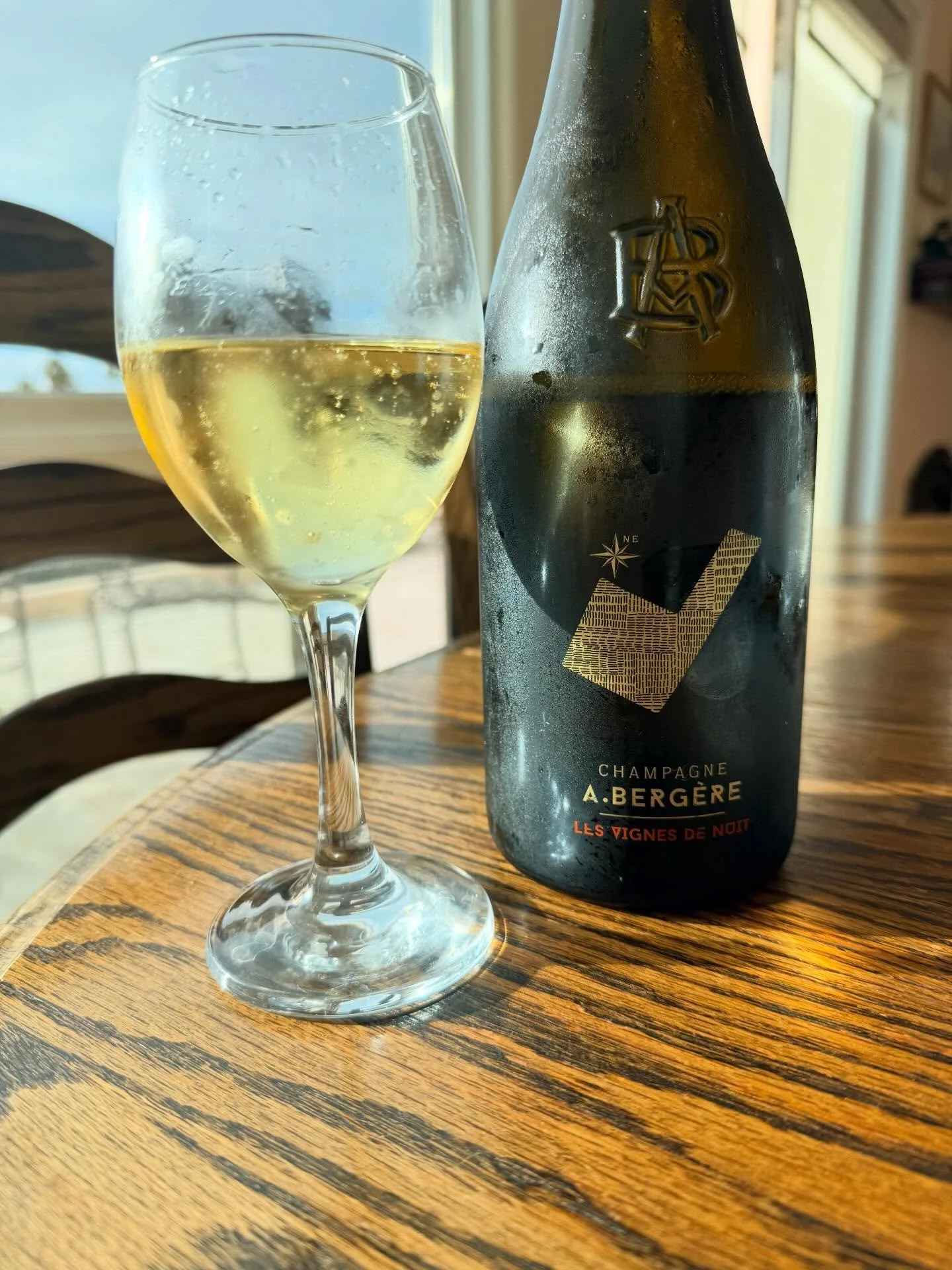 @domaine_abergere A. Berg&egrave;re-Les Vignes de Nuit &ndash; Extra Brut
100% Chardonnay
Harvest: 2019
Vieilles Vignes: Planted in 1972
Partial barrel aging
	&bull;	Dosage: 2 g/L (Extra Brut)
	&bull;	Disgorgement: January 2025
	Production: 1,500 bot