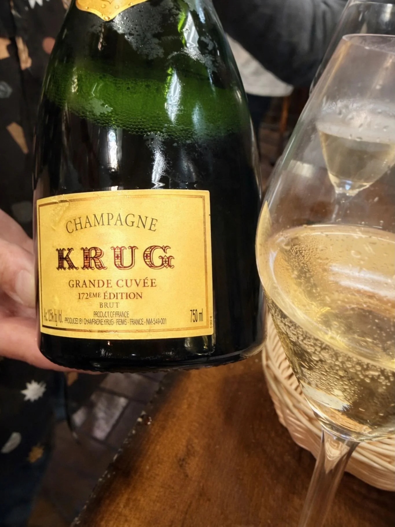 Krug Grande Cuv&eacute;e 172&egrave;me &Eacute;dition
Base Vintage: 2016
	&bull;	Reserve Wines: Up to 25 years old
Created from 120+ wines
	&bull;	Spanning 10+ different vintages
Cellar Aging: Minimum 7 years on lees @krugchampagne @mrhitime  #tetede