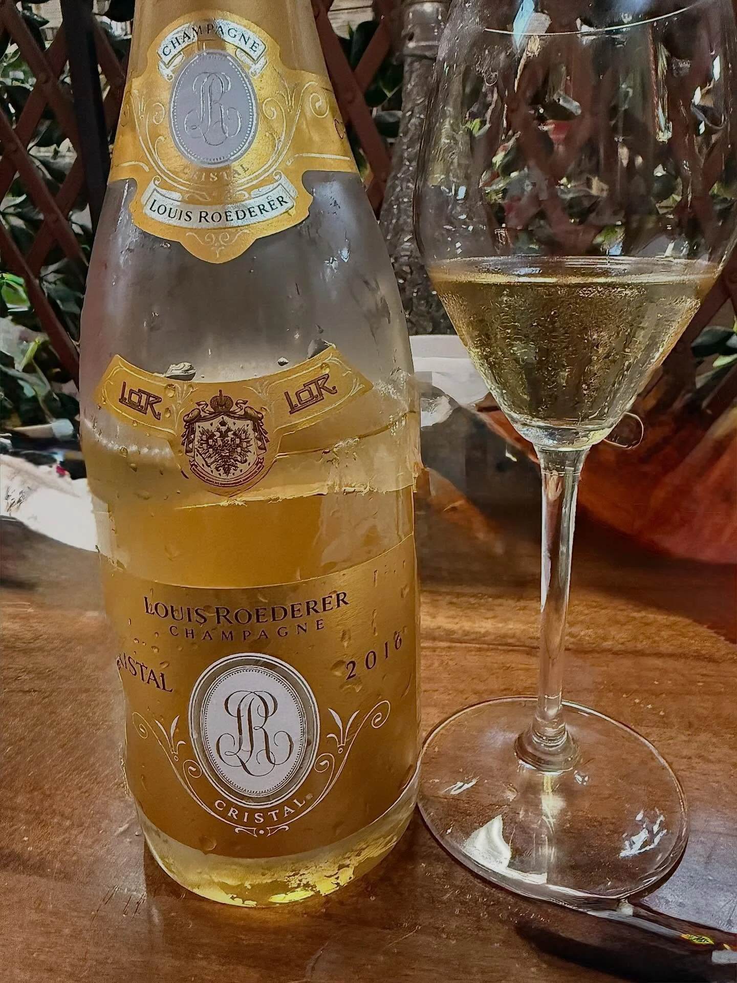 Louis Roederer &ndash; Cristal 2016
58% Pinot Noir
	&bull;	42% Chardonnay
Vinification
	&bull;	Approx. 30&ndash;32% fermented in oak 
Lees Aging
	&bull;	Approx. 6 years on lees
Dosage
	&bull;	~7 g/L (Brut)
@mrhitime @louisroederer_ 
#Cristal2016
#Pre